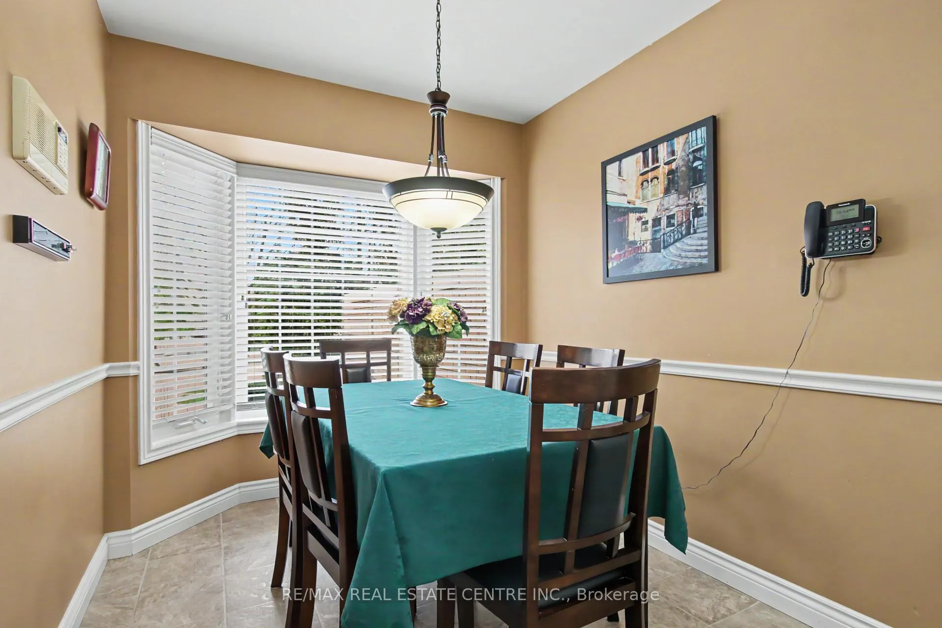 Photo 7 of 98 Beasley Crescent, Cambridge — HOMEH