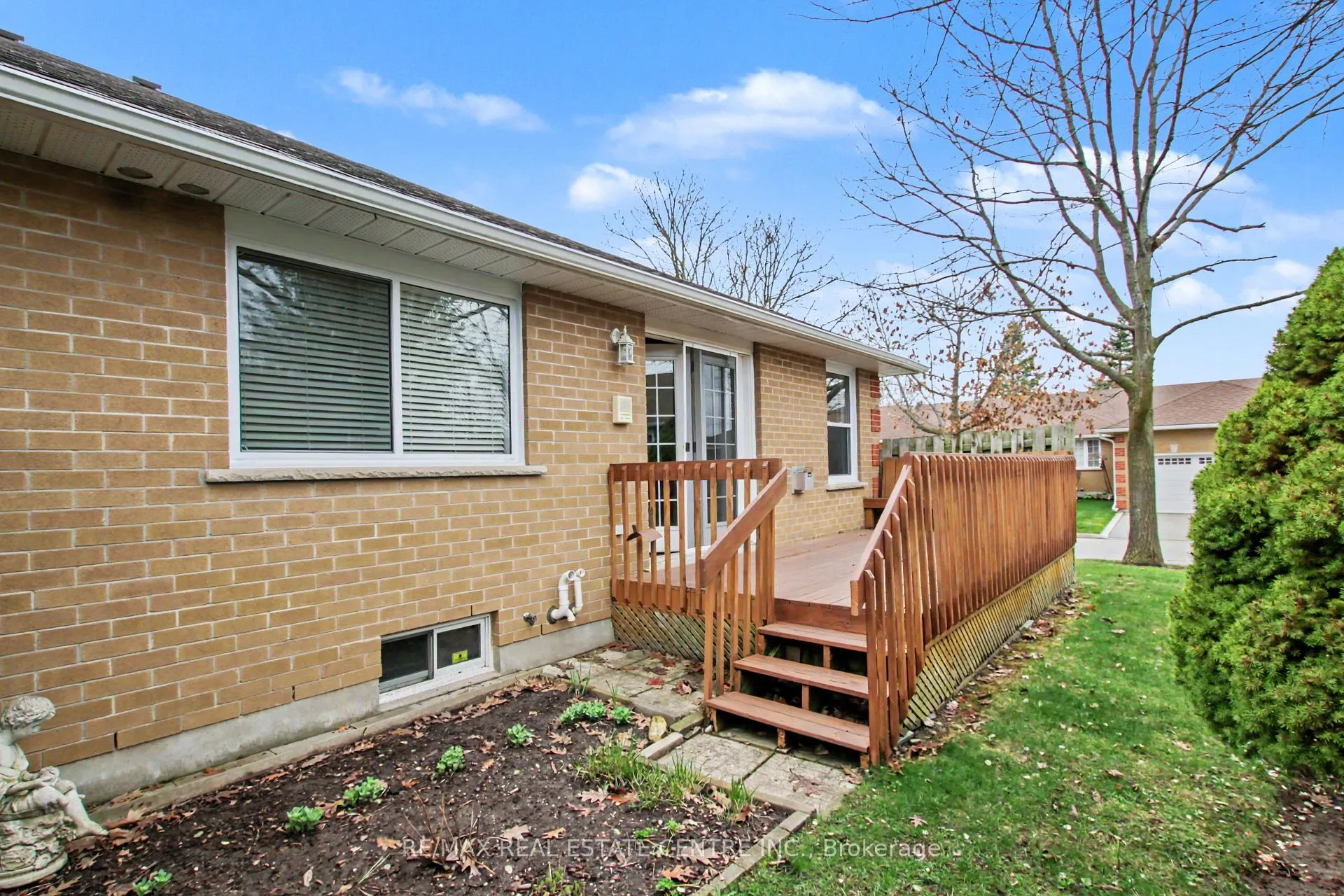 Photo 30 of 98 Beasley Crescent, Cambridge — HOMEH