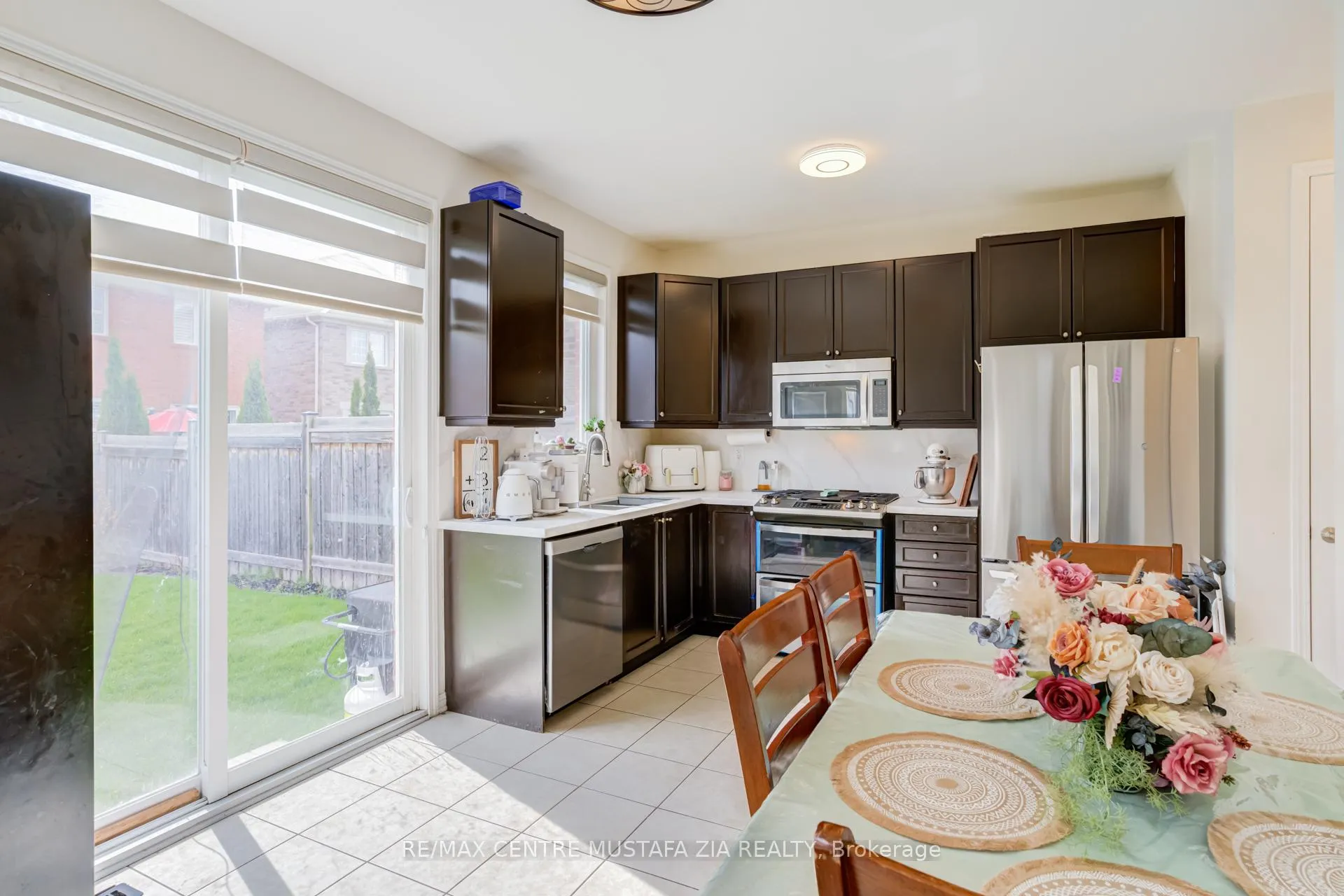 Photo 11 of 321 Gleave Terrace, Milton, Harrison — HOMEH