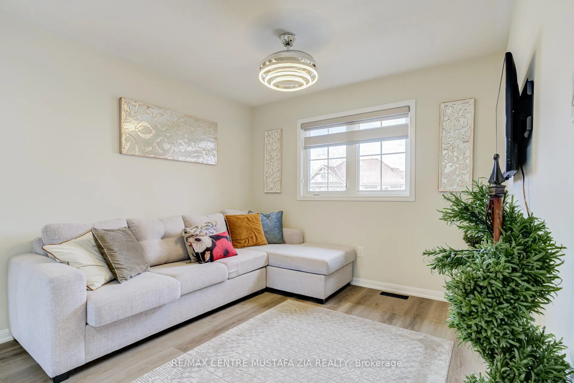 Photo 18 of 321 Gleave Terrace, Milton, Harrison — HOMEH