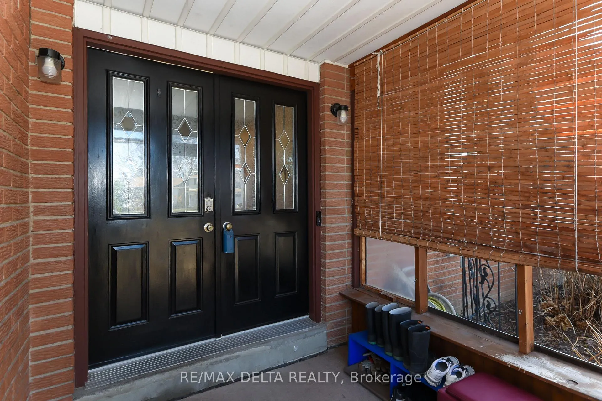 Photo 2 of 13 Parklane Court, Ottawa, Blackburn Hamlet — HOMEH