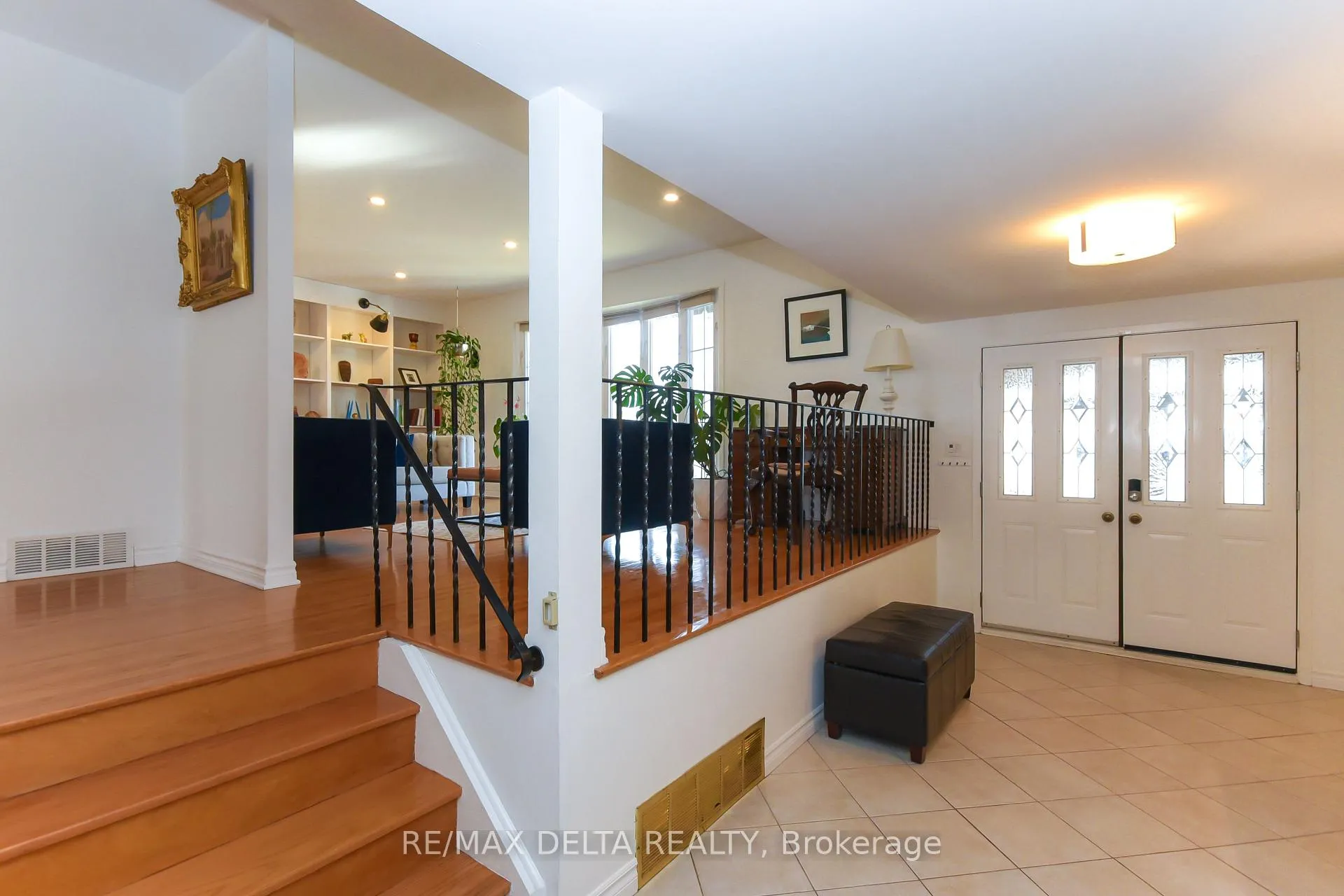 Photo 3 of 13 Parklane Court, Ottawa, Blackburn Hamlet — HOMEH