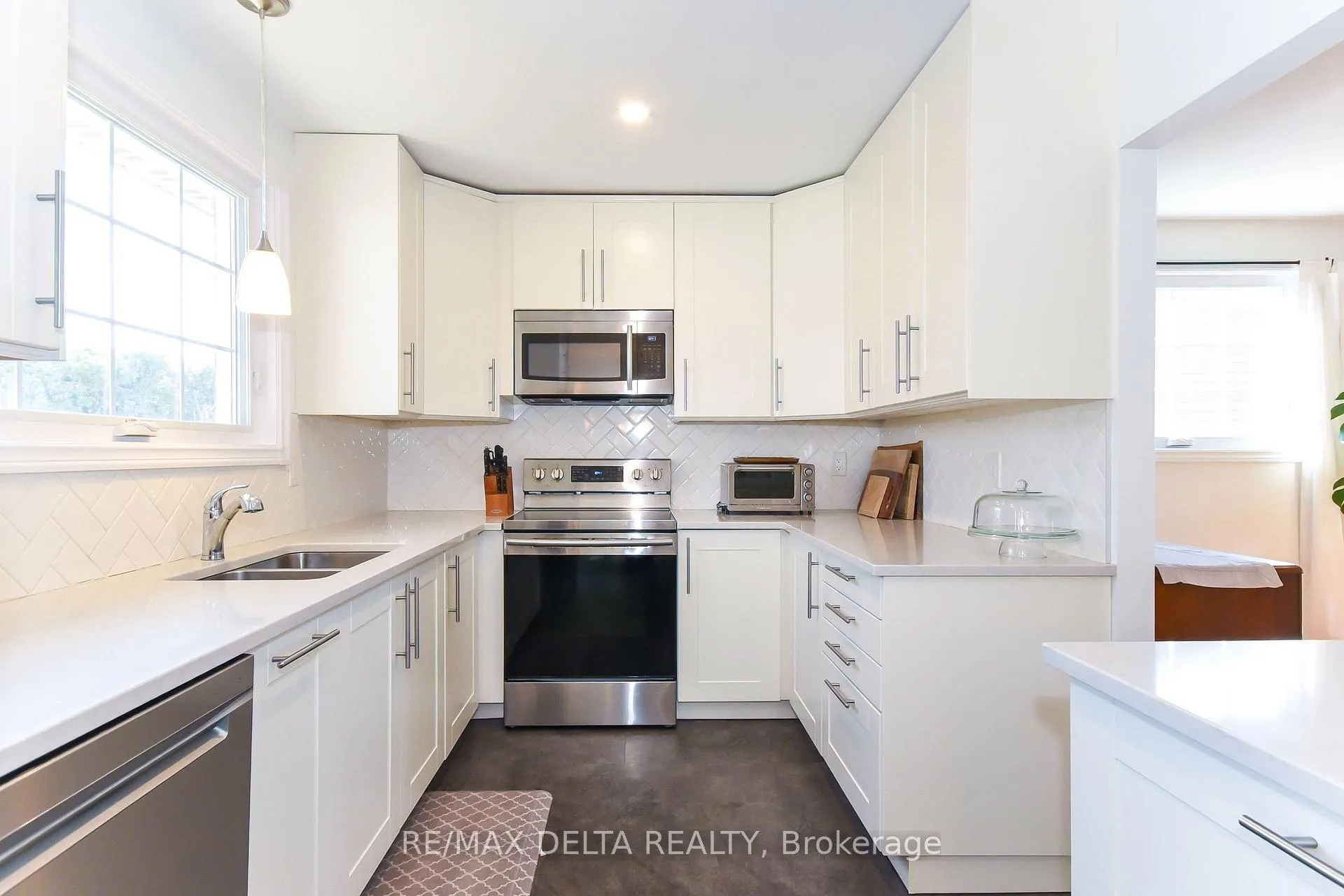 Photo 9 of 13 Parklane Court, Ottawa, Blackburn Hamlet — HOMEH