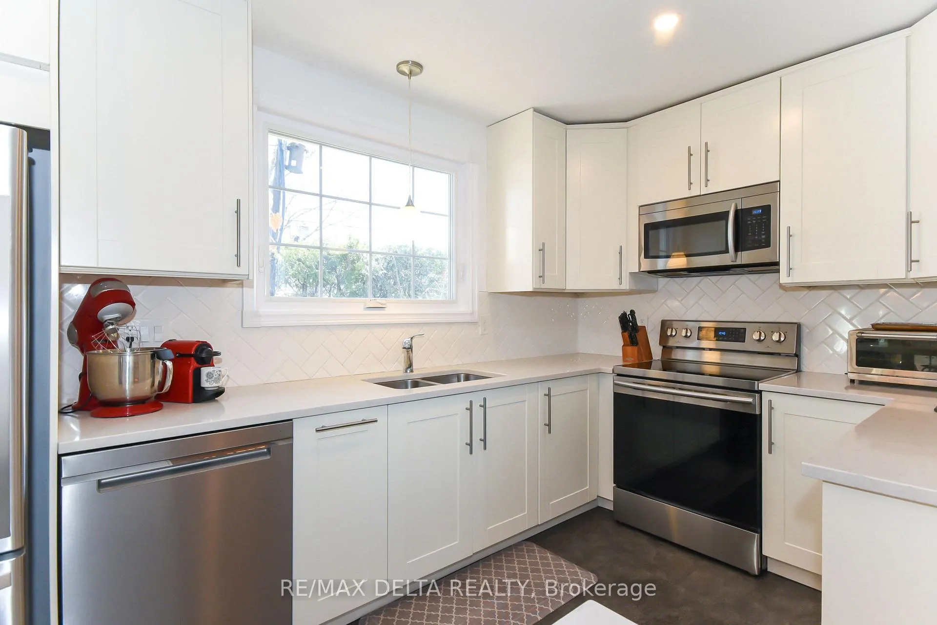 Photo 10 of 13 Parklane Court, Ottawa, Blackburn Hamlet — HOMEH