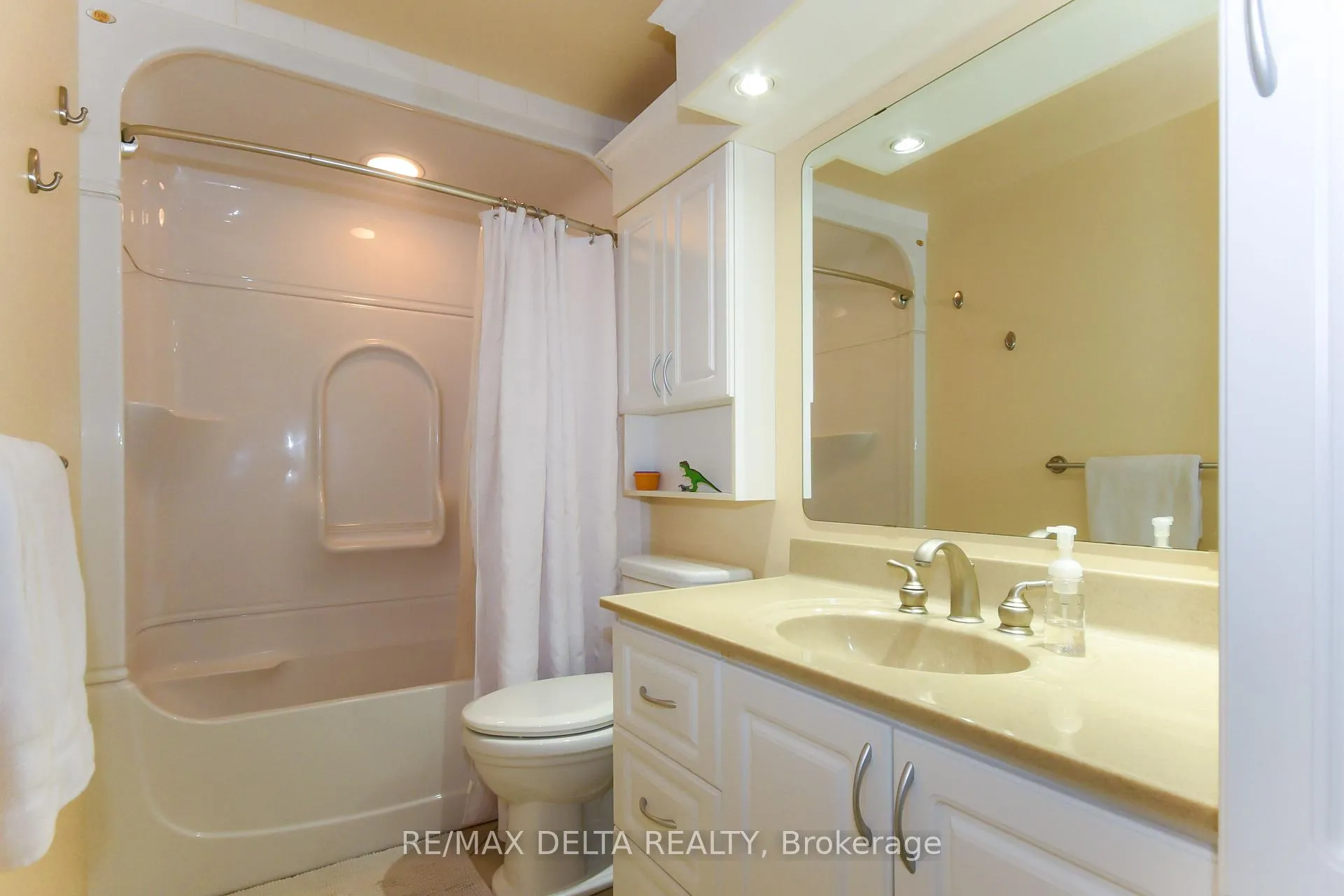 Photo 25 of 13 Parklane Court, Ottawa, Blackburn Hamlet — HOMEH