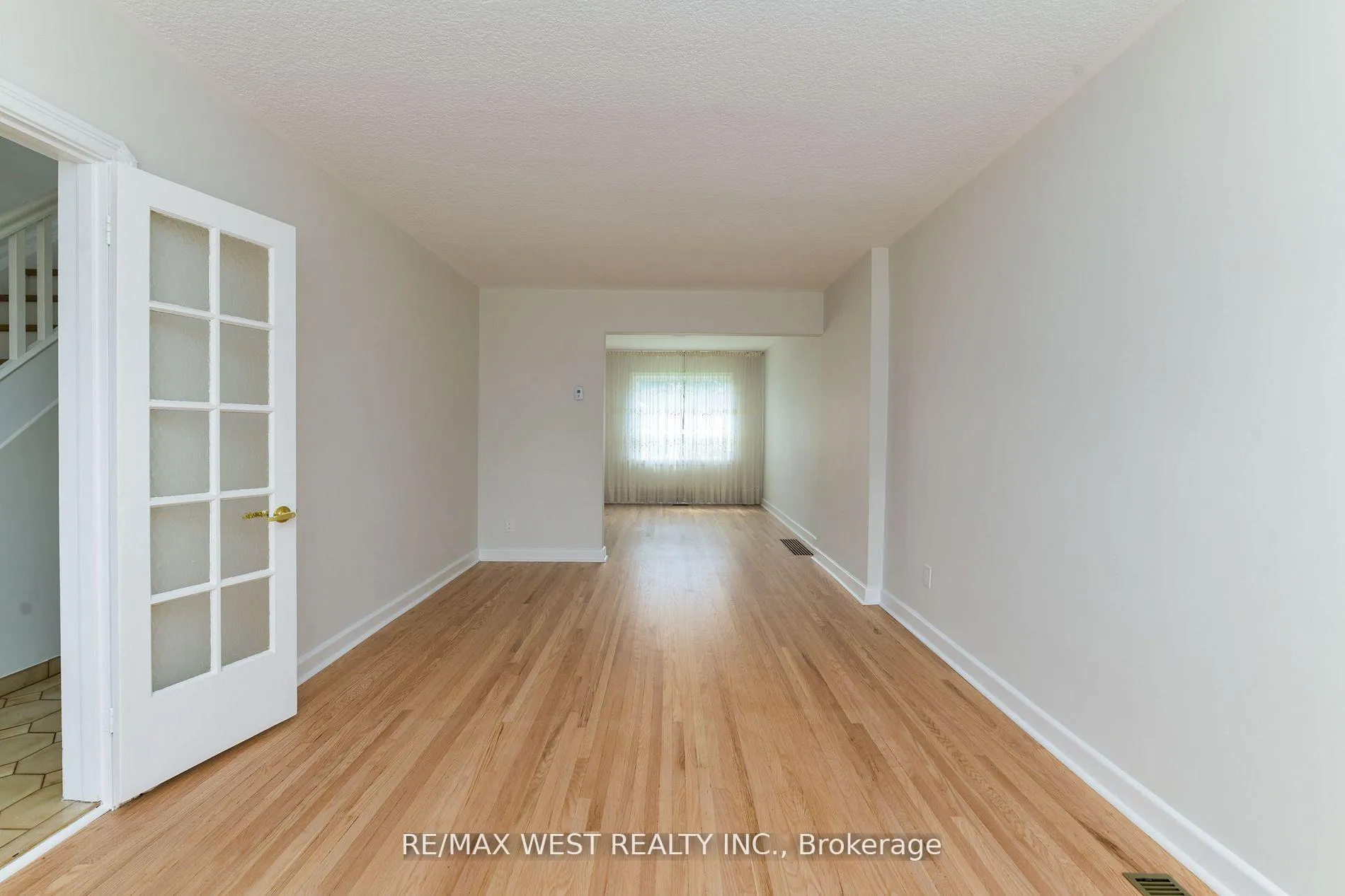 Photo 5 of 83 East Drive, Toronto, Rockcliffe-Smythe — HOMEH
