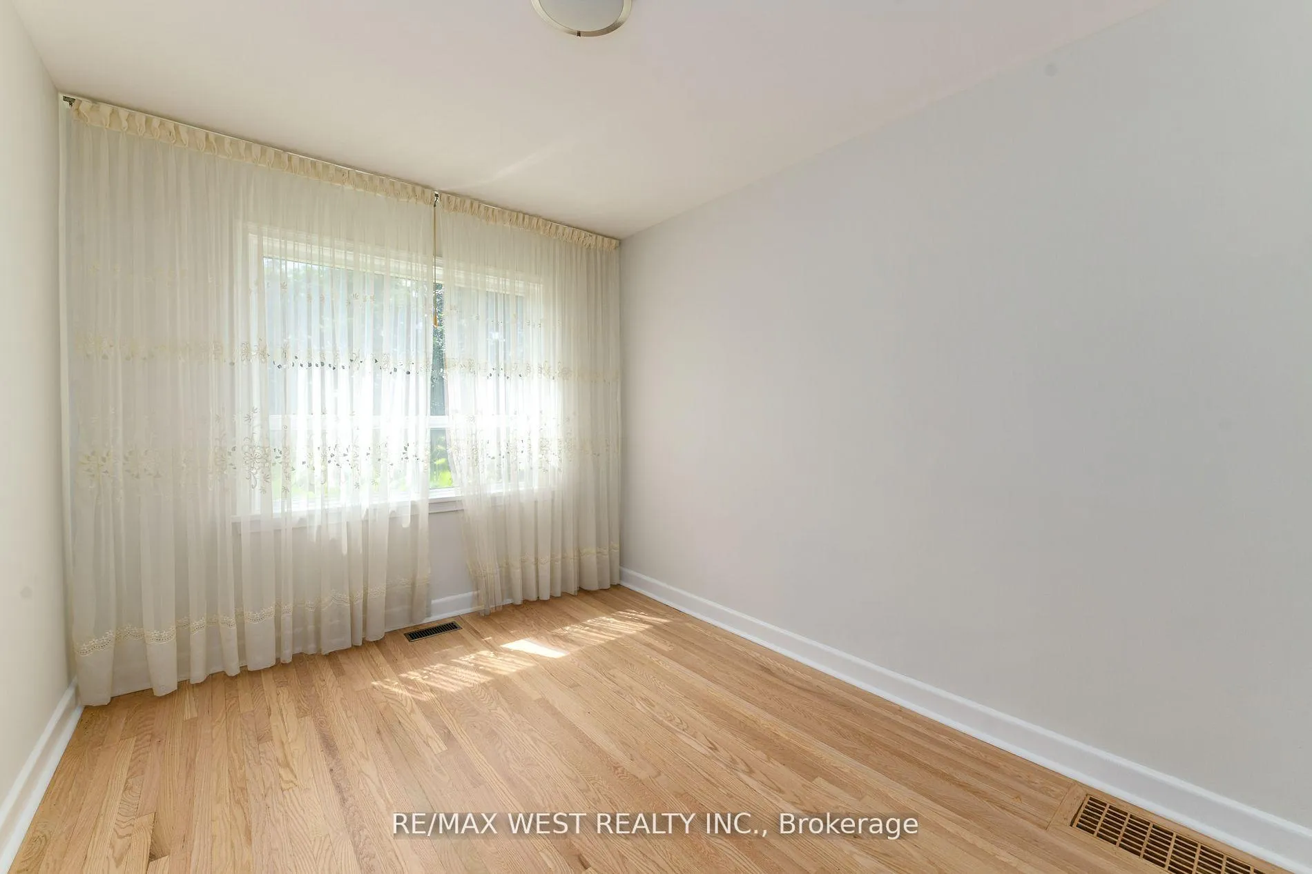 Photo 9 of 83 East Drive, Toronto, Rockcliffe-Smythe — HOMEH