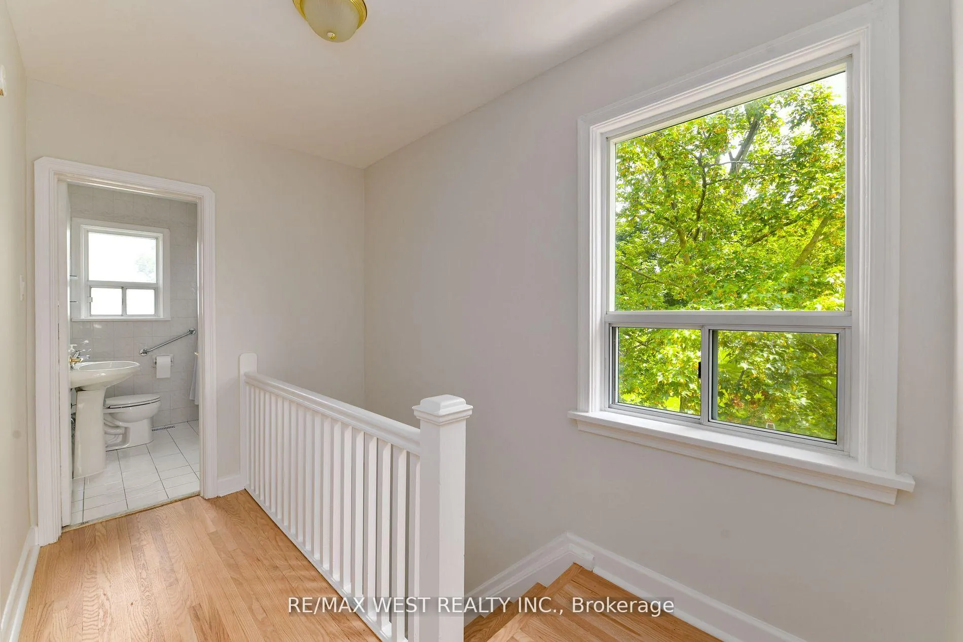 Photo 16 of 83 East Drive, Toronto, Rockcliffe-Smythe — HOMEH
