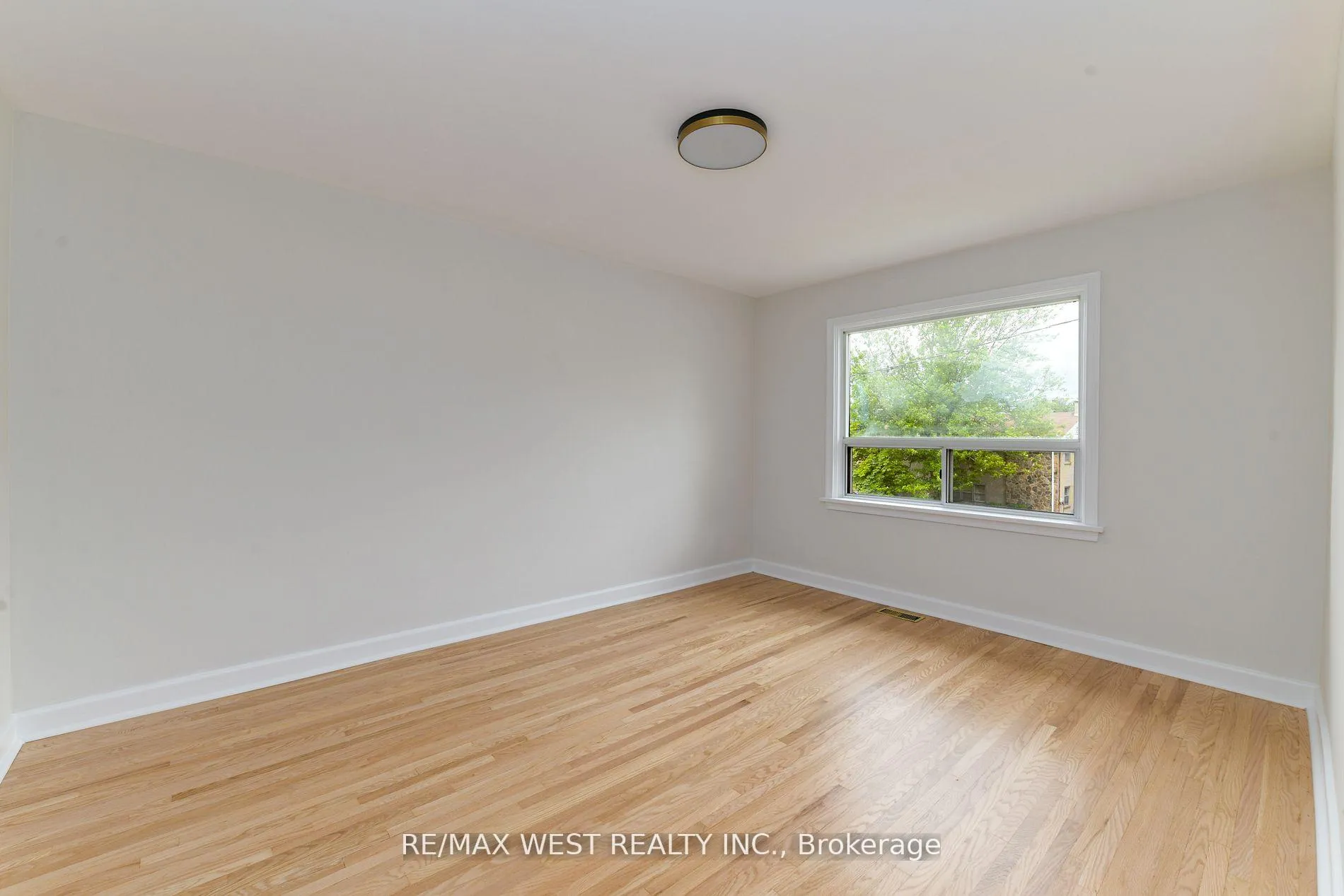 Photo 18 of 83 East Drive, Toronto, Rockcliffe-Smythe — HOMEH