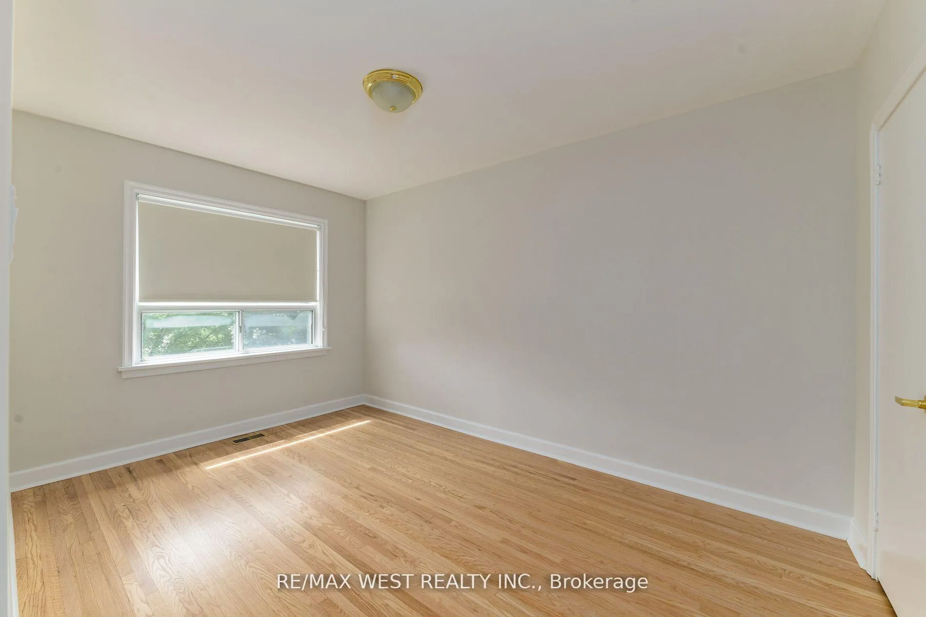 Photo 21 of 83 East Drive, Toronto, Rockcliffe-Smythe — HOMEH