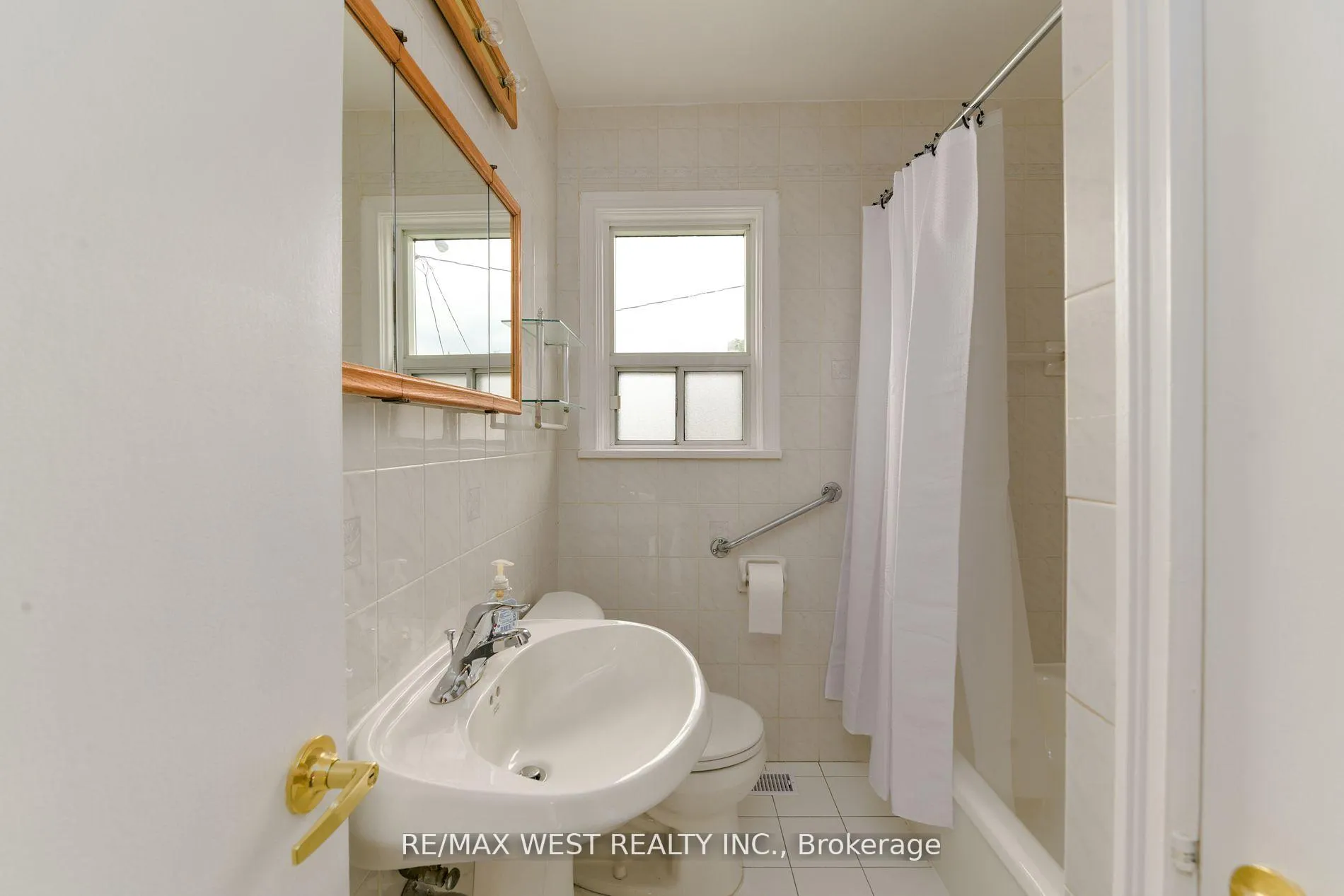 Photo 24 of 83 East Drive, Toronto, Rockcliffe-Smythe — HOMEH