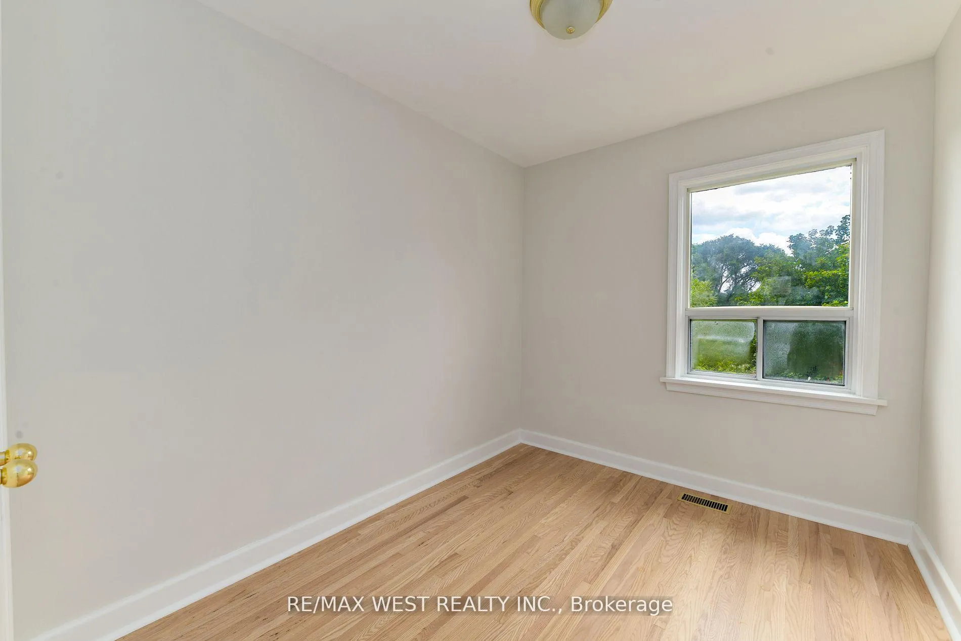 Photo 25 of 83 East Drive, Toronto, Rockcliffe-Smythe — HOMEH