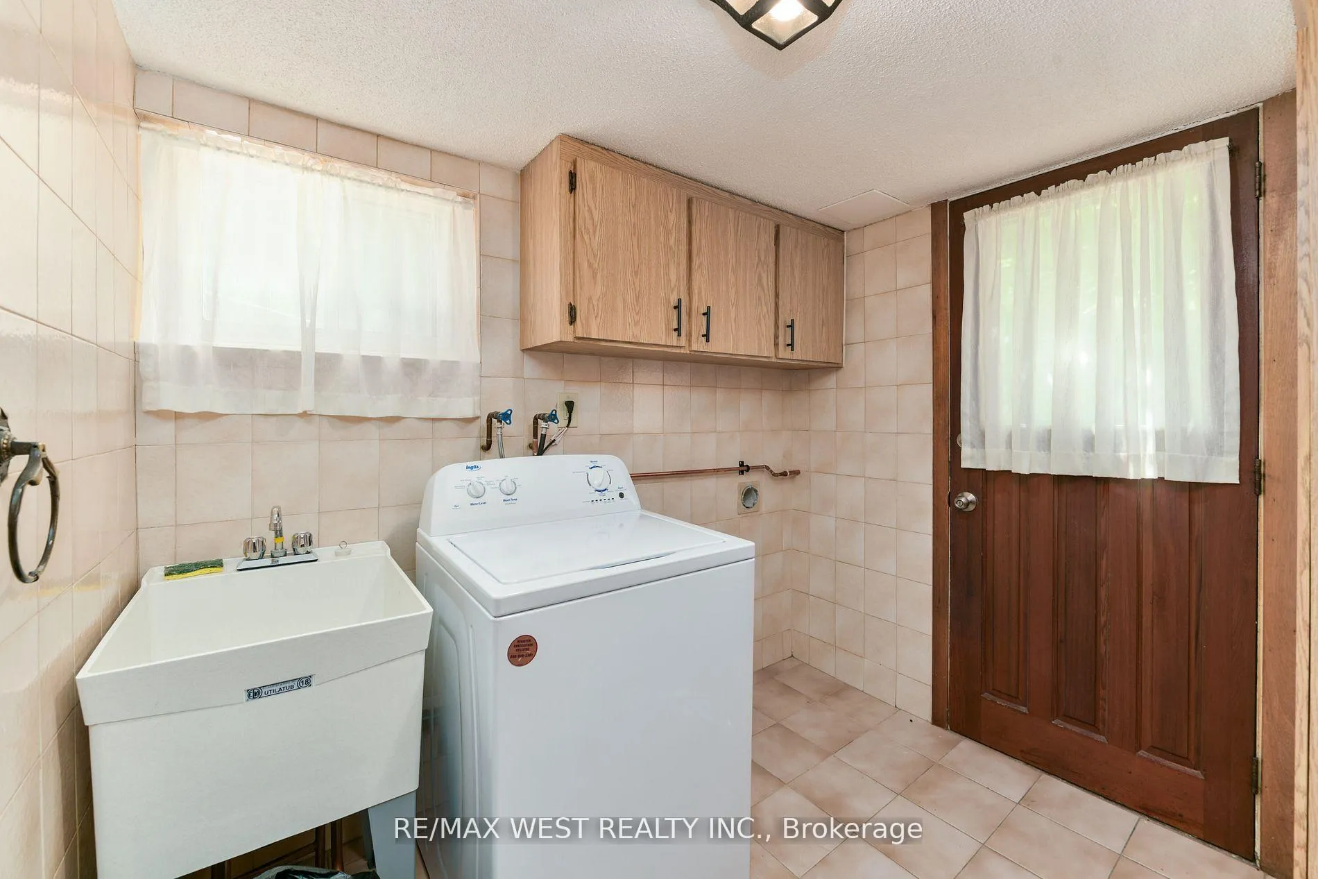 Photo 30 of 83 East Drive, Toronto, Rockcliffe-Smythe — HOMEH