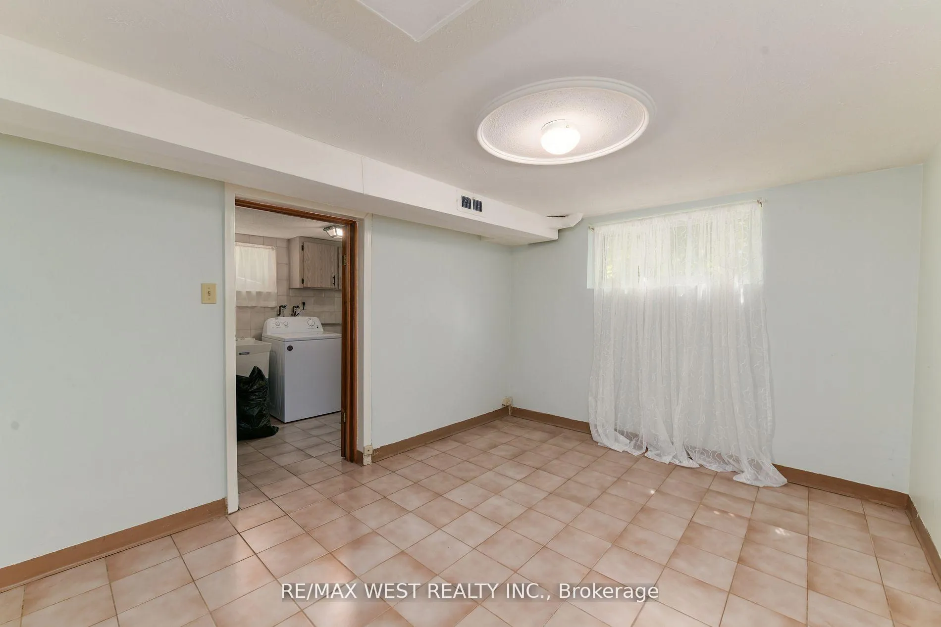 Photo 32 of 83 East Drive, Toronto, Rockcliffe-Smythe — HOMEH