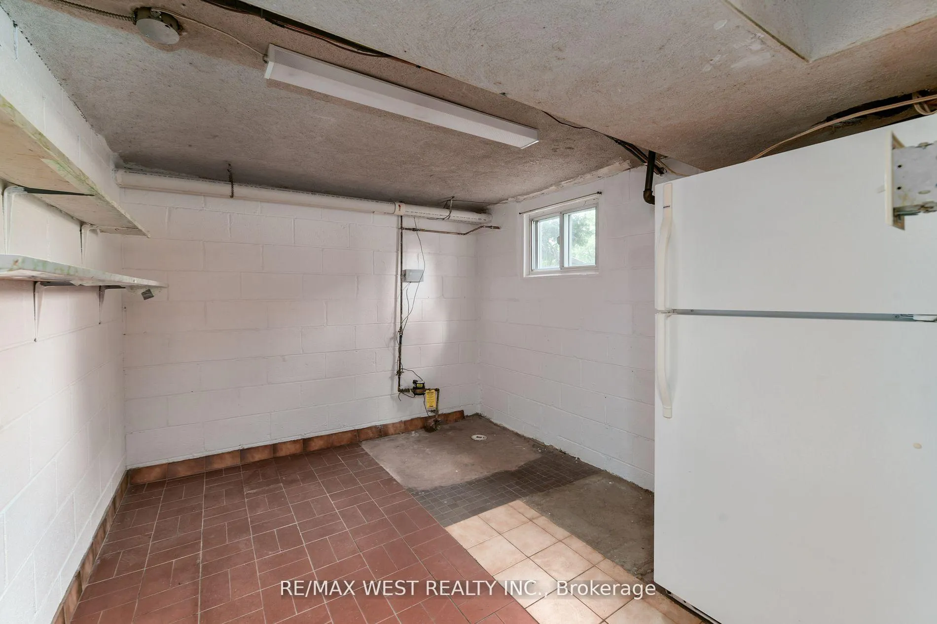 Photo 34 of 83 East Drive, Toronto, Rockcliffe-Smythe — HOMEH
