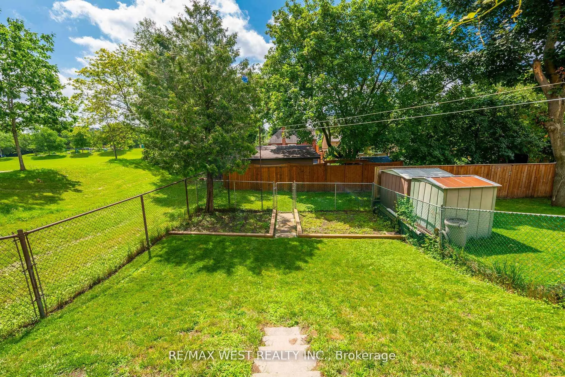 Photo 35 of 83 East Drive, Toronto, Rockcliffe-Smythe — HOMEH