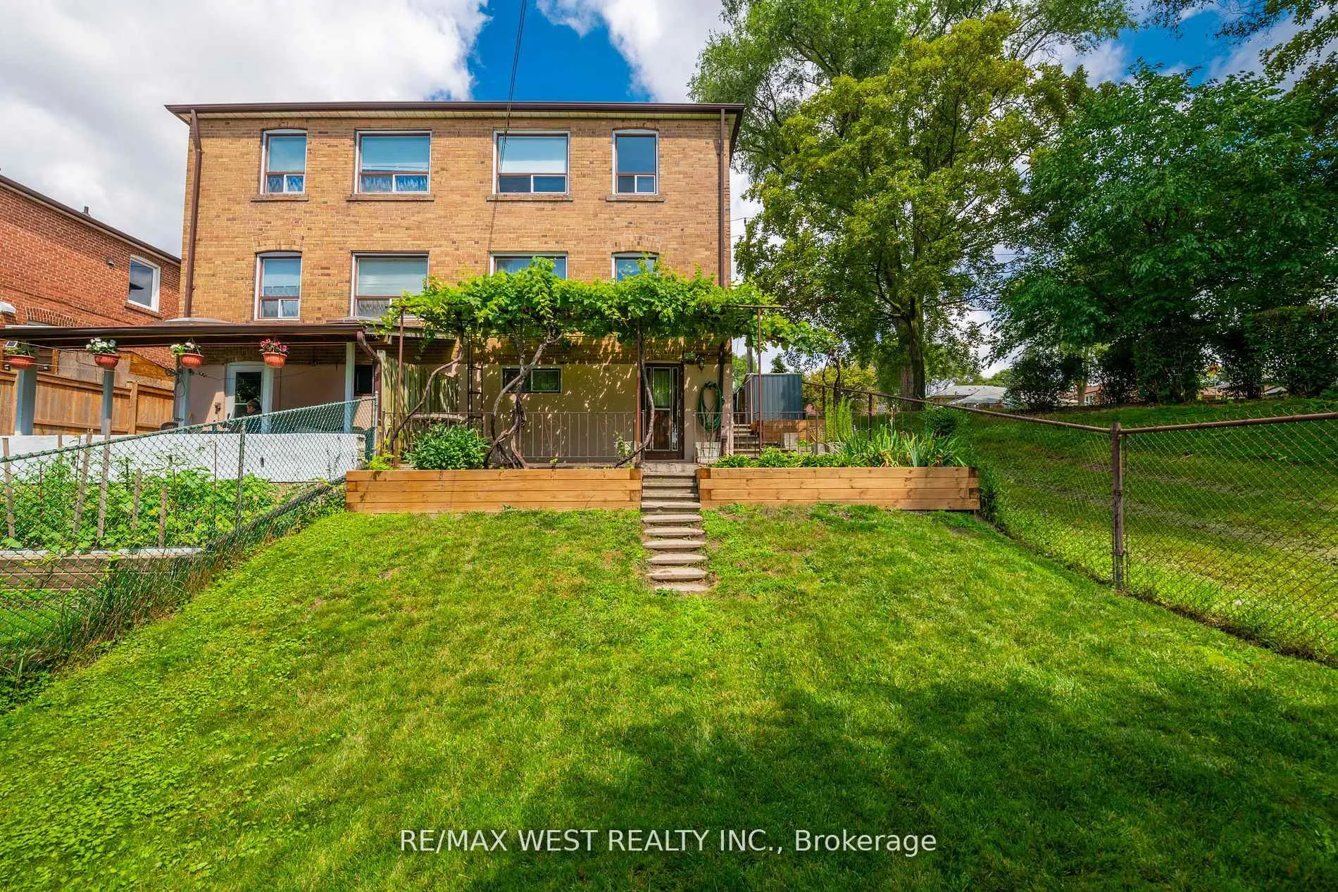 Photo 38 of 83 East Drive, Toronto, Rockcliffe-Smythe — HOMEH
