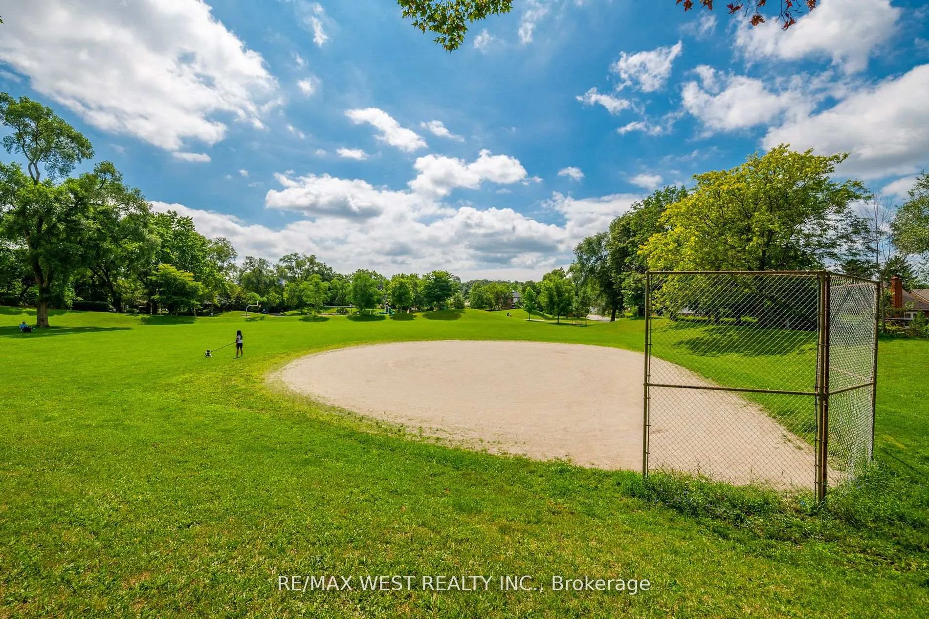 Photo 40 of 83 East Drive, Toronto, Rockcliffe-Smythe — HOMEH
