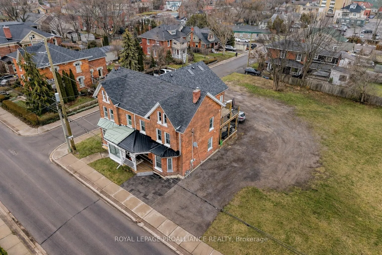 Photo 2 of 300 George Street, Cobourg — HOMEH