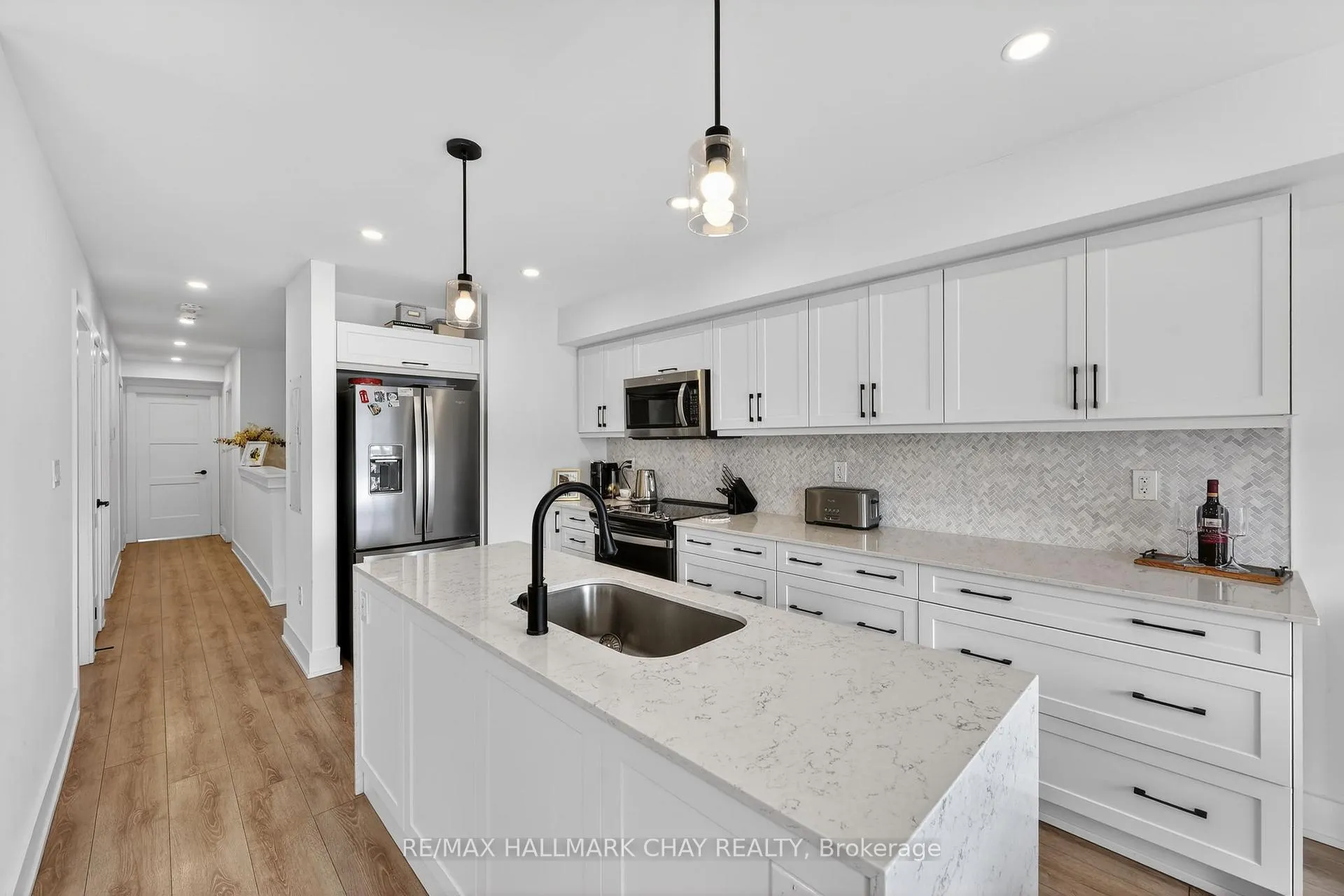Photo 3 of Unit 9, 31 Pumpkin Corner Crescent, Barrie, Innis-Shore — HOMEH