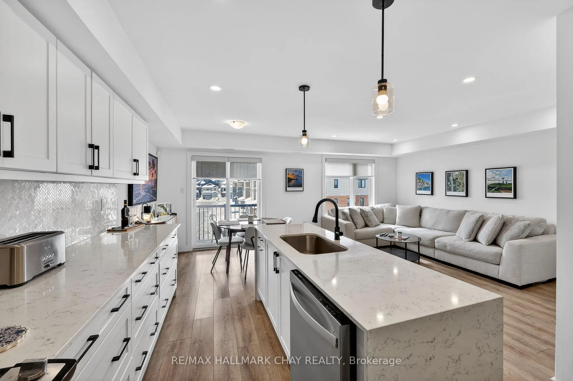 Photo 4 of Unit 9, 31 Pumpkin Corner Crescent, Barrie, Innis-Shore — HOMEH