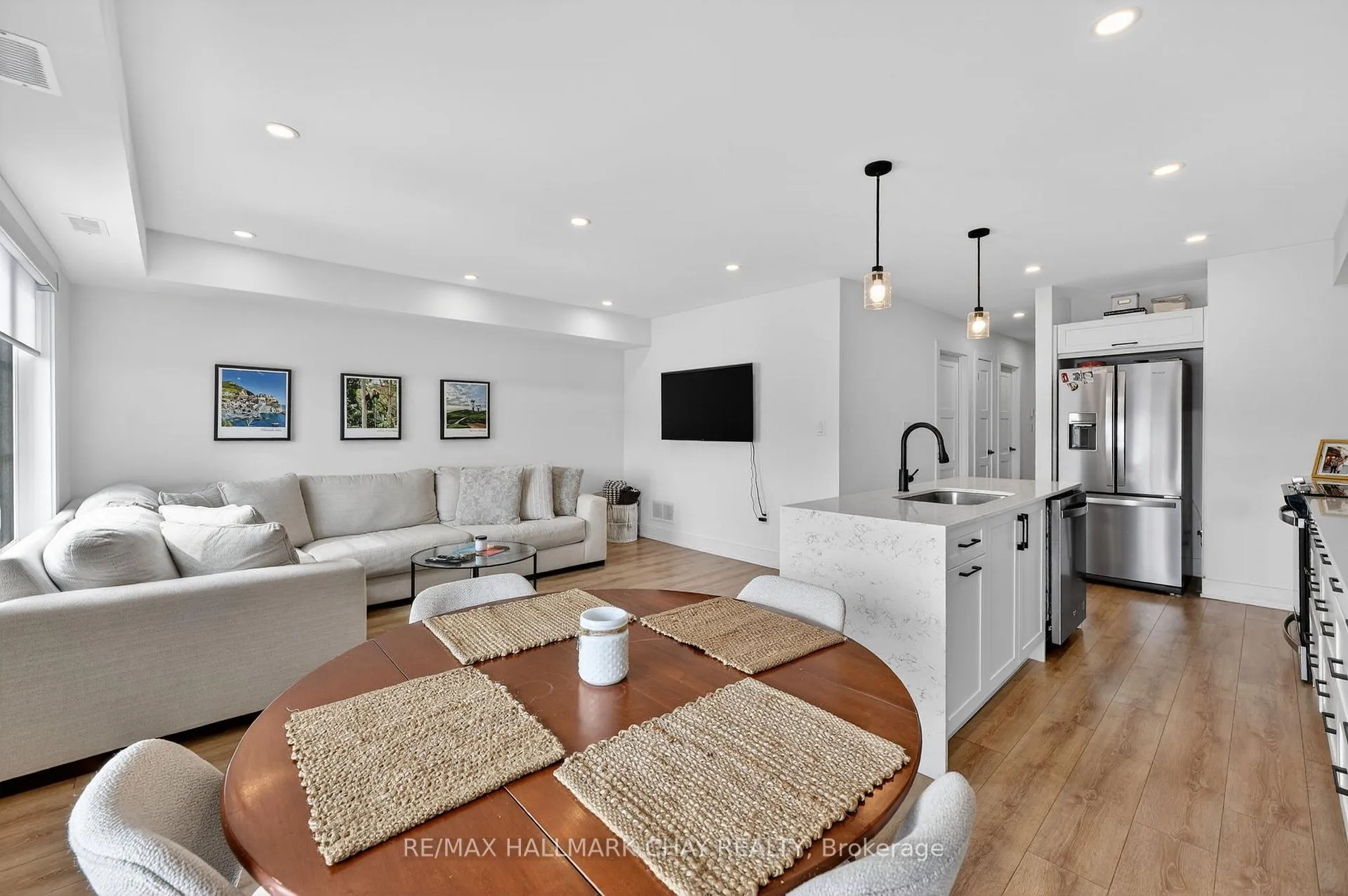 Photo 6 of Unit 9, 31 Pumpkin Corner Crescent, Barrie, Innis-Shore — HOMEH