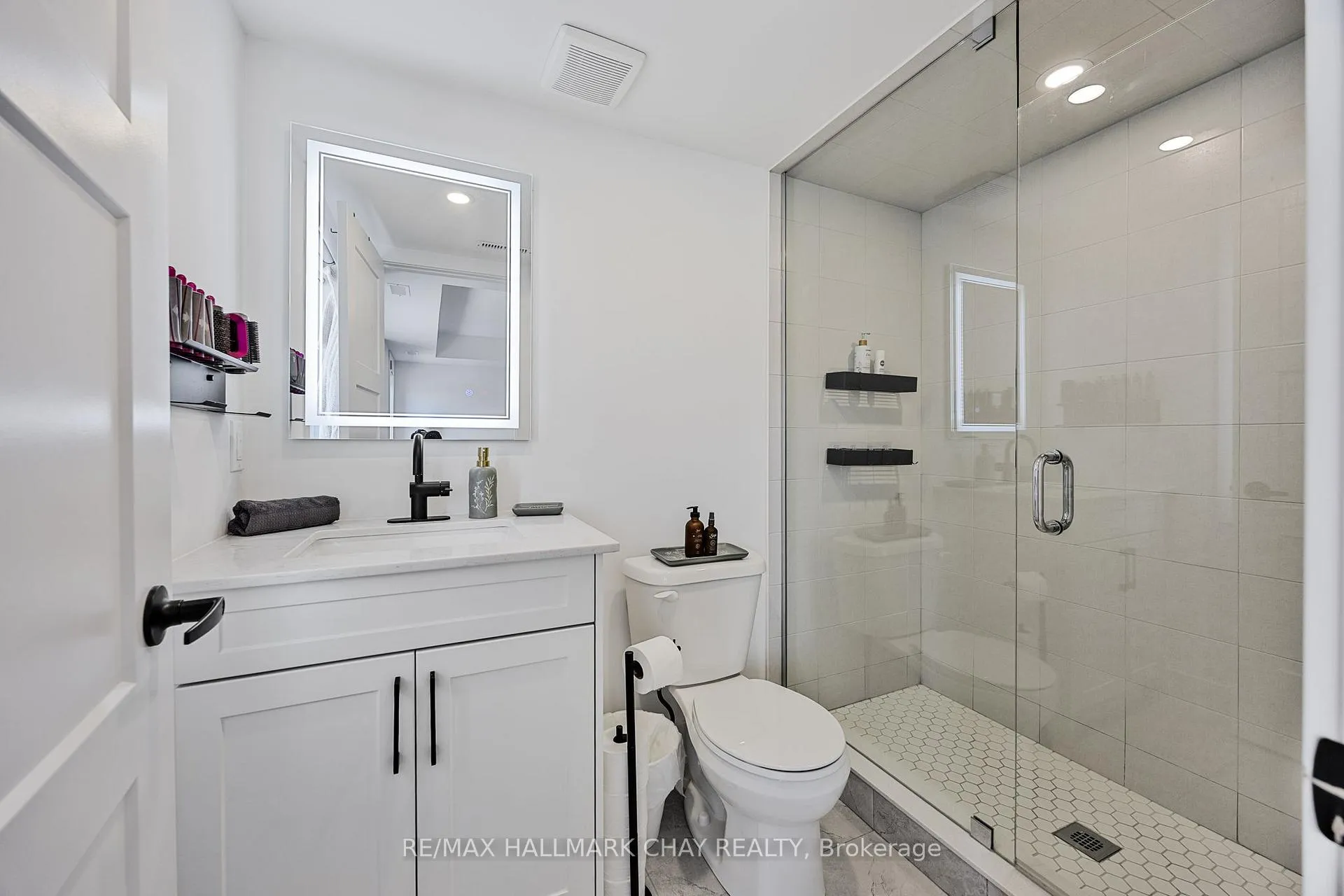 Photo 12 of Unit 9, 31 Pumpkin Corner Crescent, Barrie, Innis-Shore — HOMEH