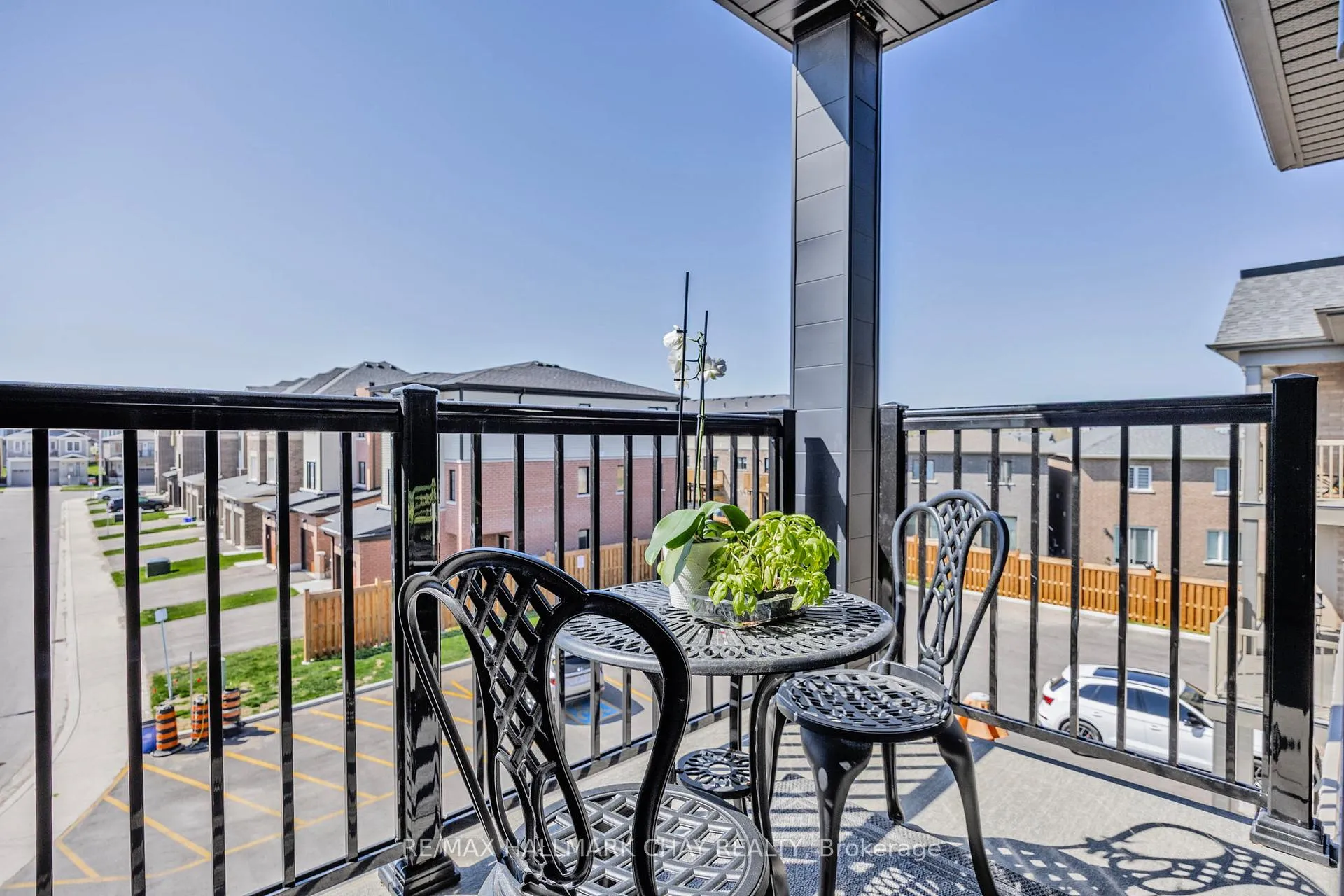 Photo 16 of Unit 9, 31 Pumpkin Corner Crescent, Barrie, Innis-Shore — HOMEH