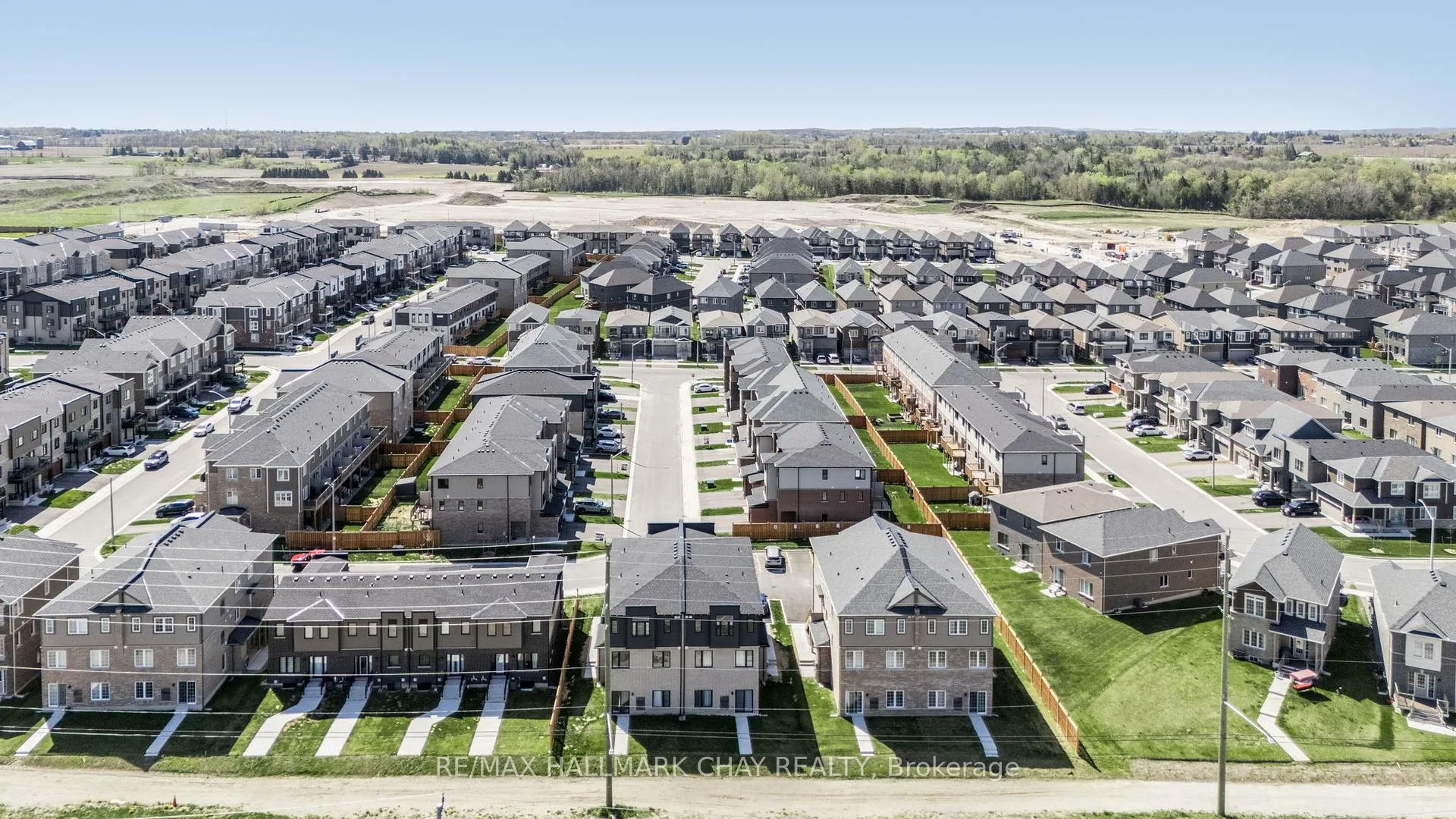 Photo 18 of Unit 9, 31 Pumpkin Corner Crescent, Barrie, Innis-Shore — HOMEH
