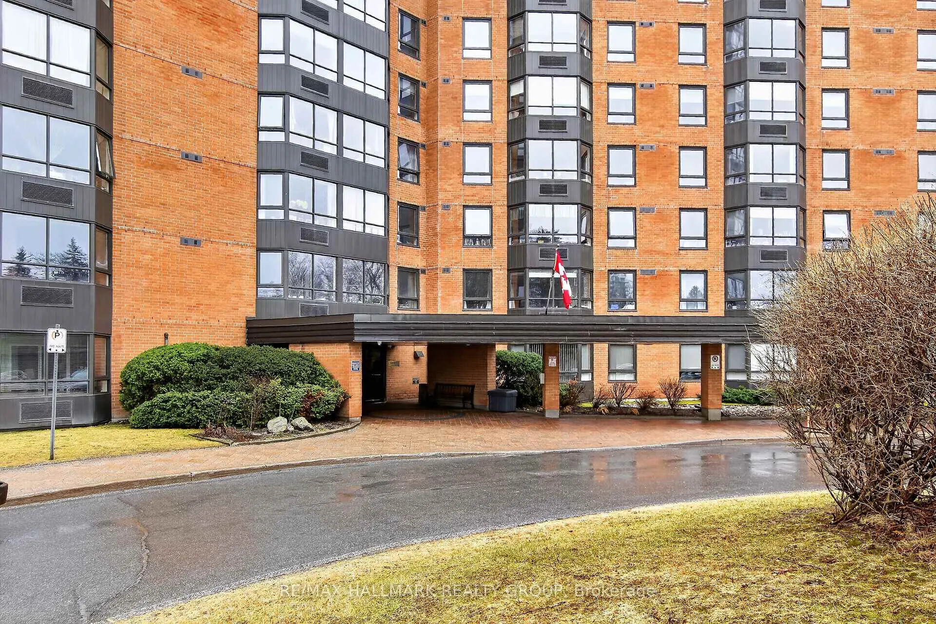 Photo 2 of Unit 305, 80 Sandcastle Drive, Ottawa, Leslie Park — HOMEH