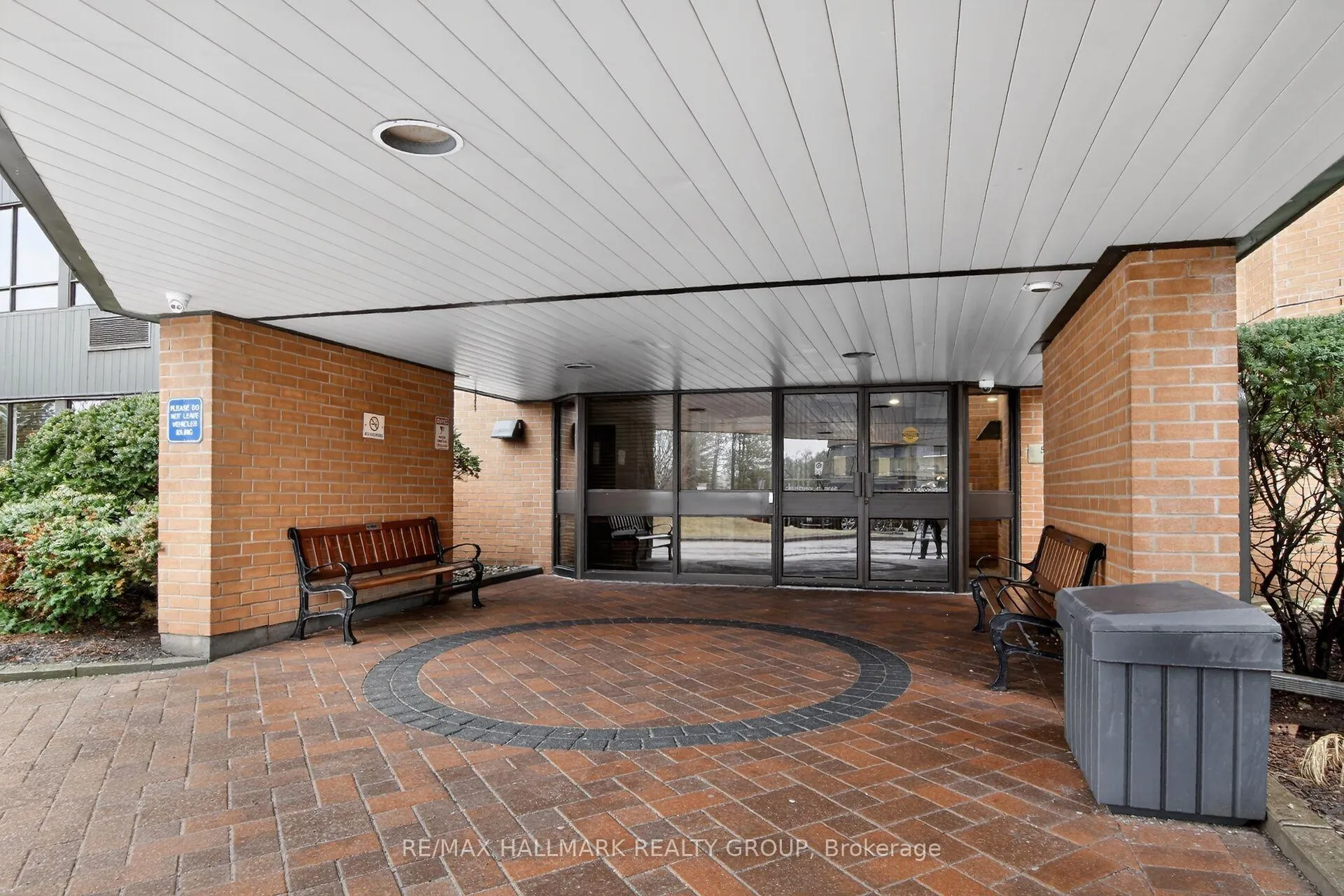 Photo 3 of Unit 305, 80 Sandcastle Drive, Ottawa, Leslie Park — HOMEH
