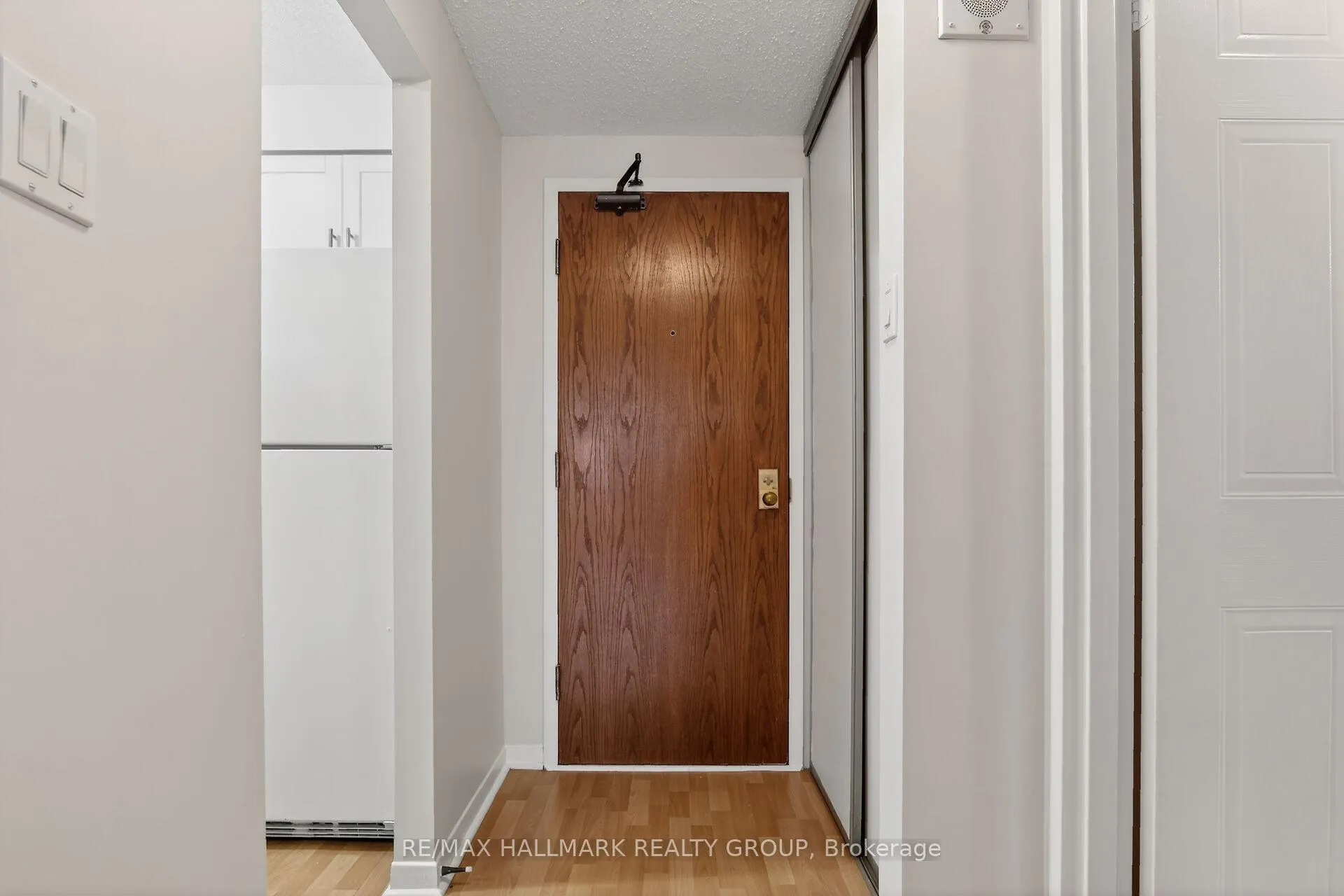 Photo 6 of Unit 305, 80 Sandcastle Drive, Ottawa, Leslie Park — HOMEH