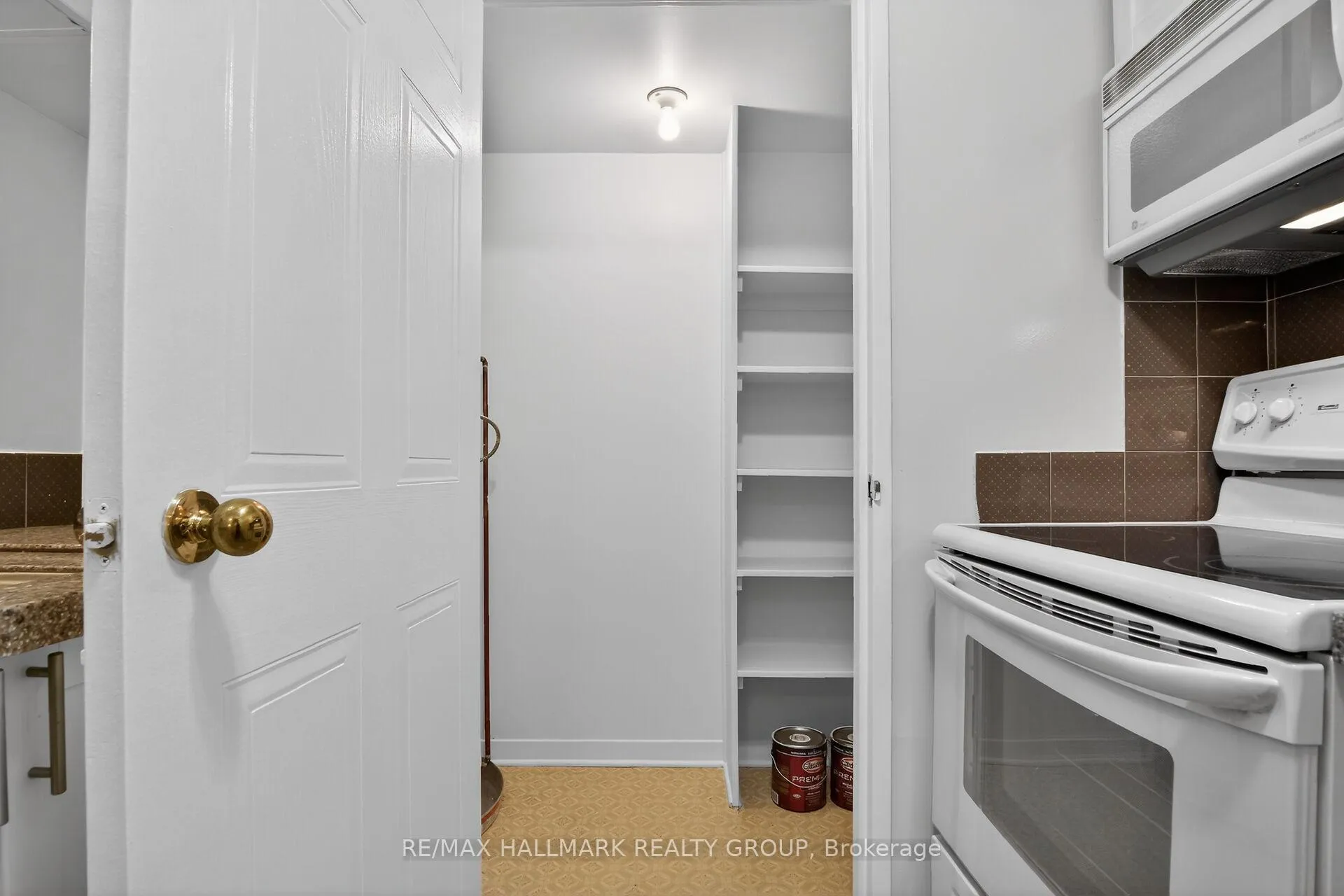 Photo 8 of Unit 305, 80 Sandcastle Drive, Ottawa, Leslie Park — HOMEH