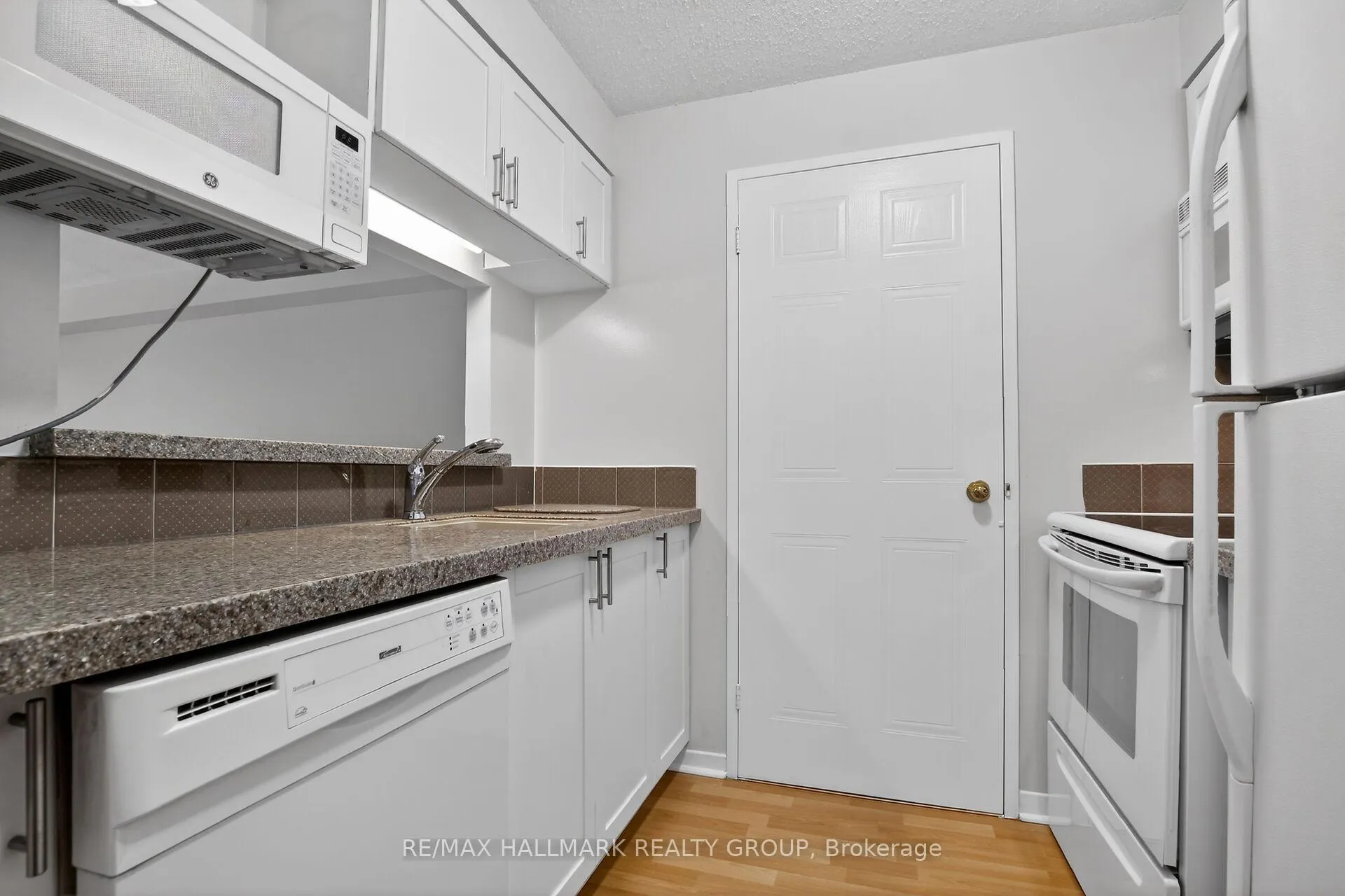 Photo 9 of Unit 305, 80 Sandcastle Drive, Ottawa, Leslie Park — HOMEH