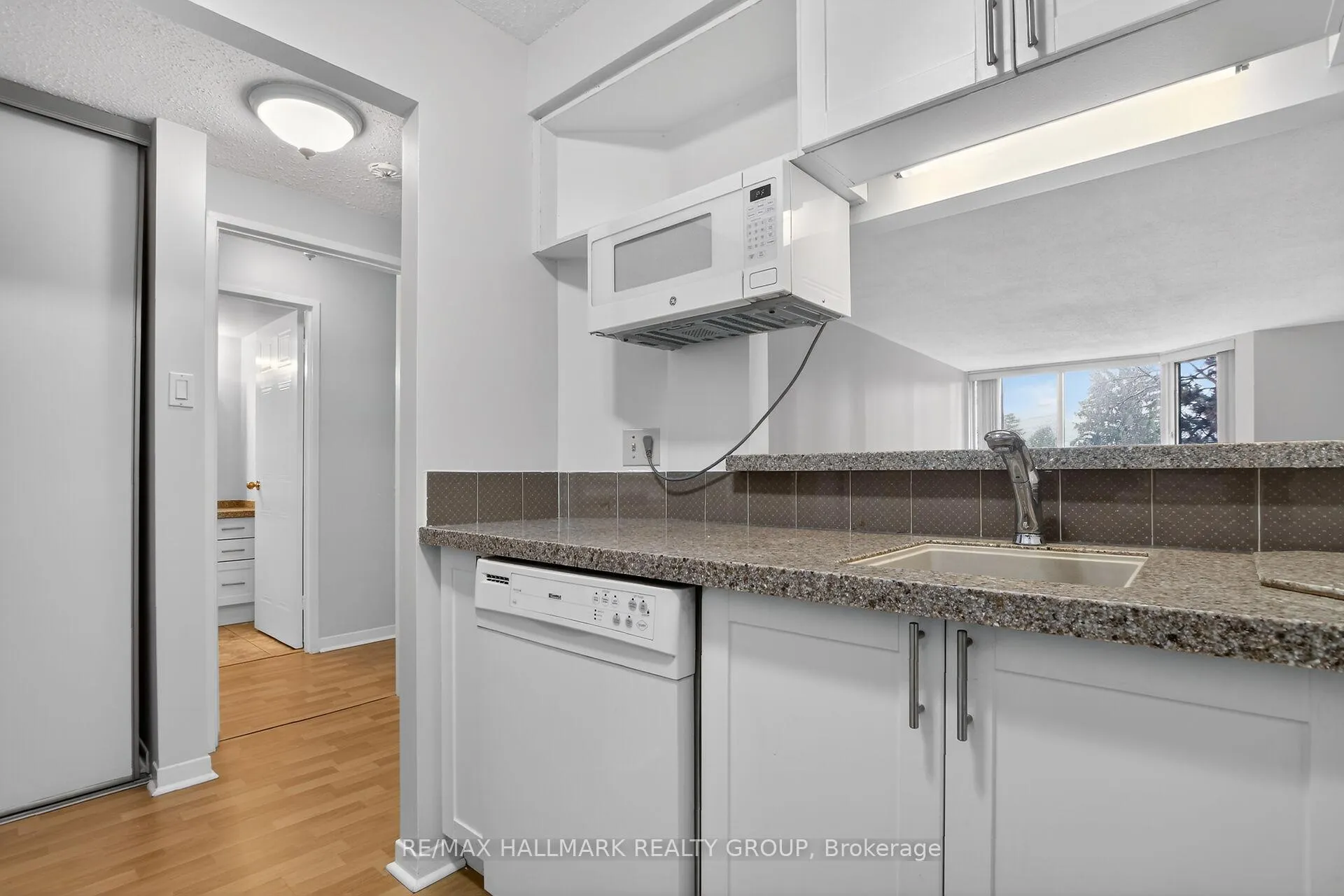 Photo 10 of Unit 305, 80 Sandcastle Drive, Ottawa, Leslie Park — HOMEH