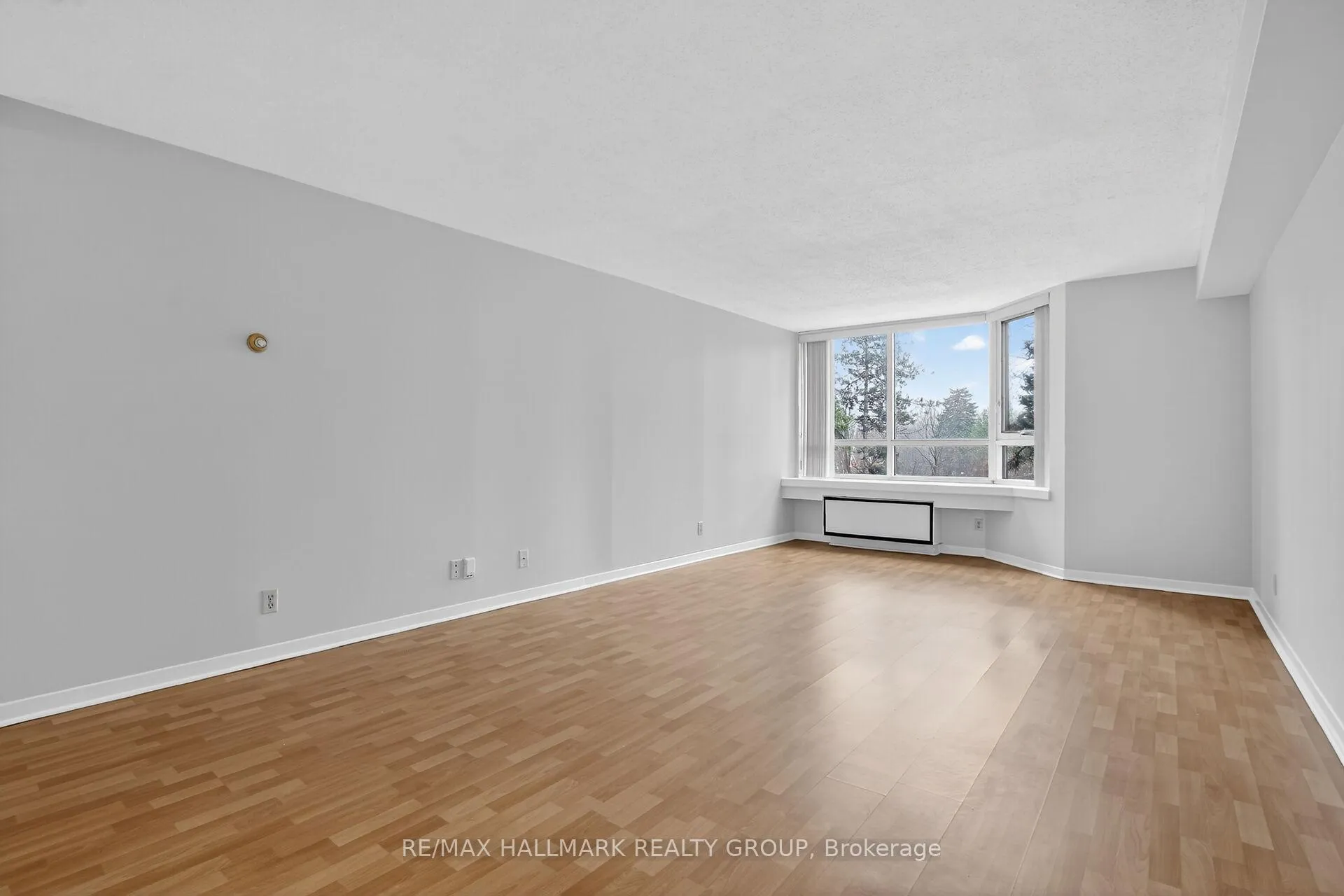 Photo 11 of Unit 305, 80 Sandcastle Drive, Ottawa, Leslie Park — HOMEH