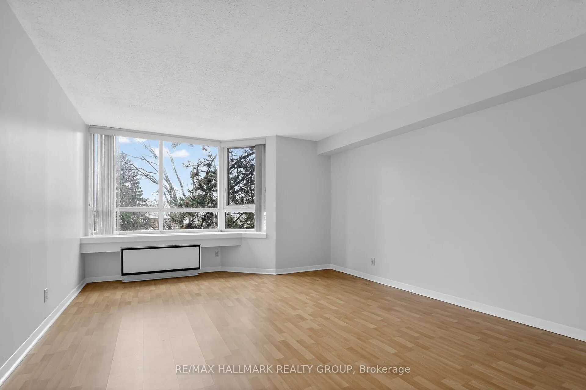 Photo 12 of Unit 305, 80 Sandcastle Drive, Ottawa, Leslie Park — HOMEH