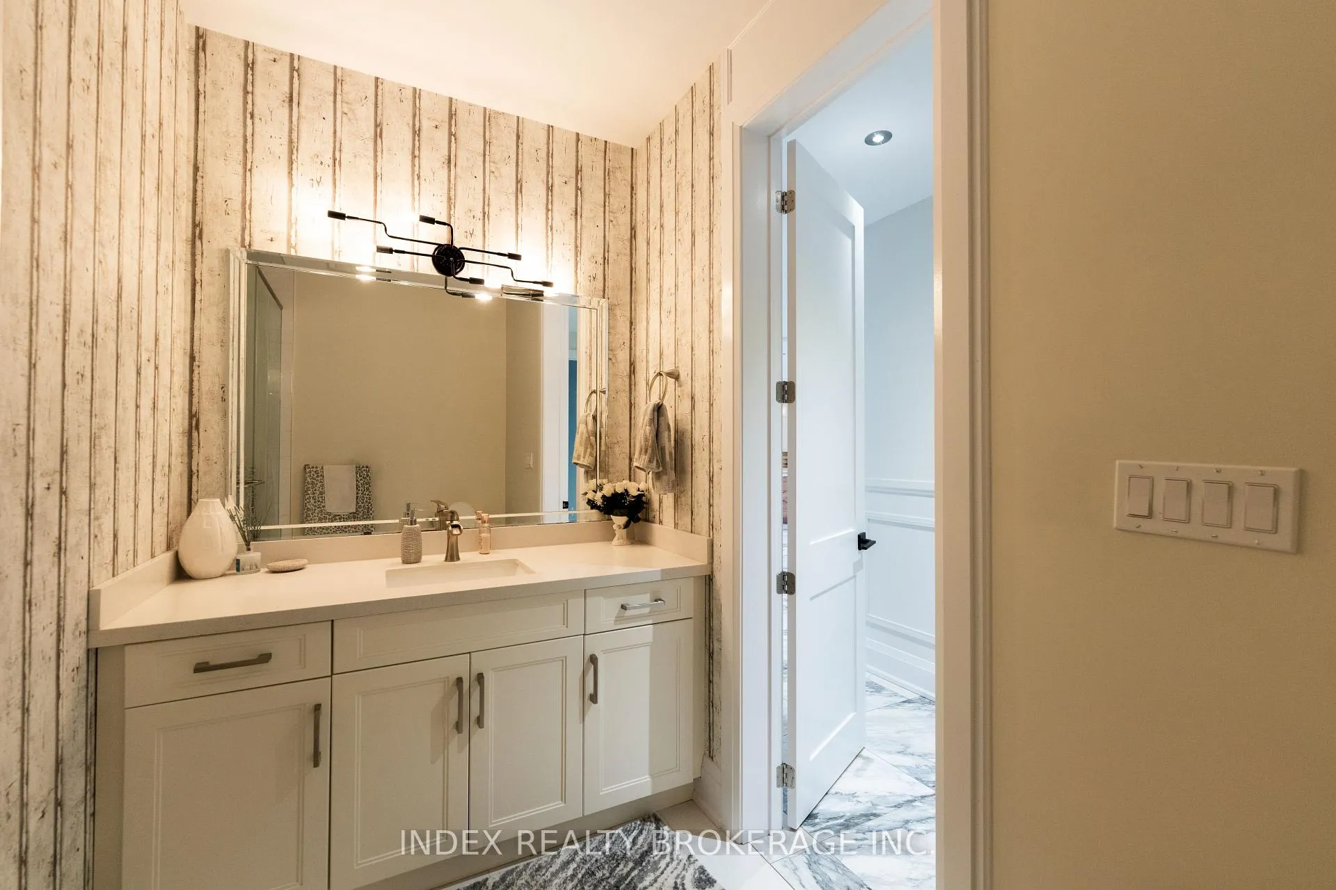 Photo 14 of 20 Glassford Court, Caledon, Caledon Village — HOMEH