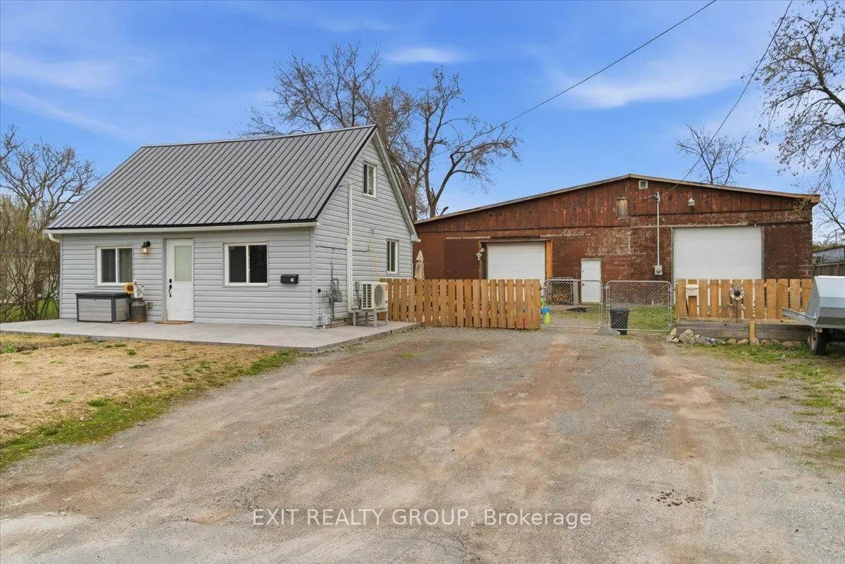 Photo 2 of 43 Centre Street, Belleville, Belleville Ward — HOMEH