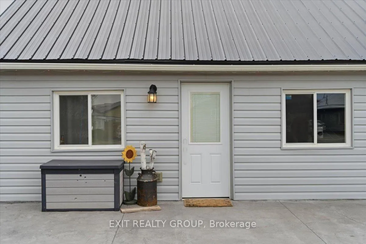 Photo 3 of 43 Centre Street, Belleville, Belleville Ward — HOMEH