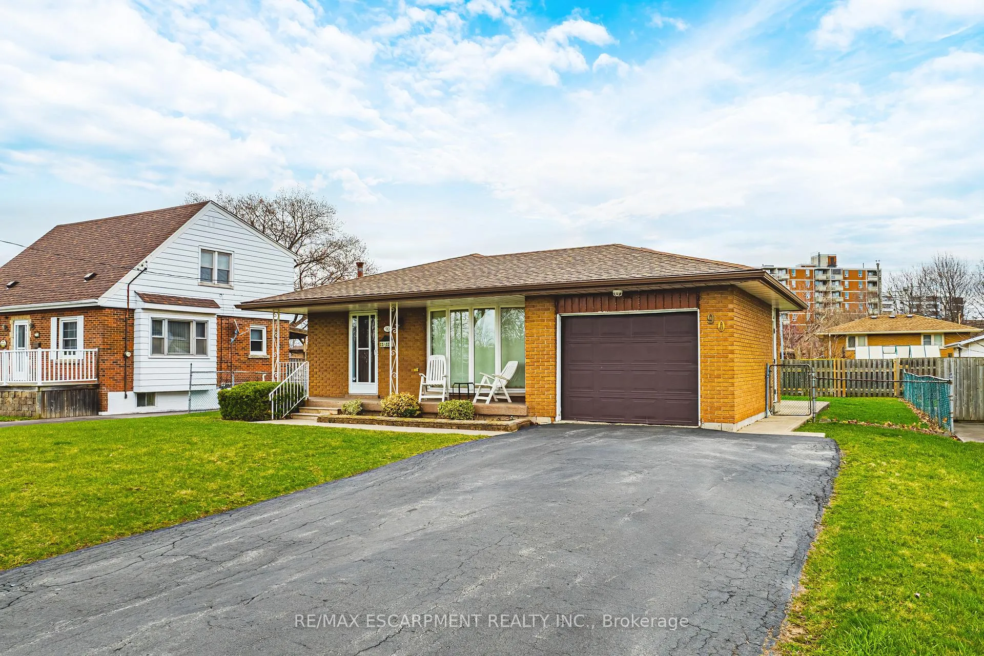 Front of 90 Pottruff Road N