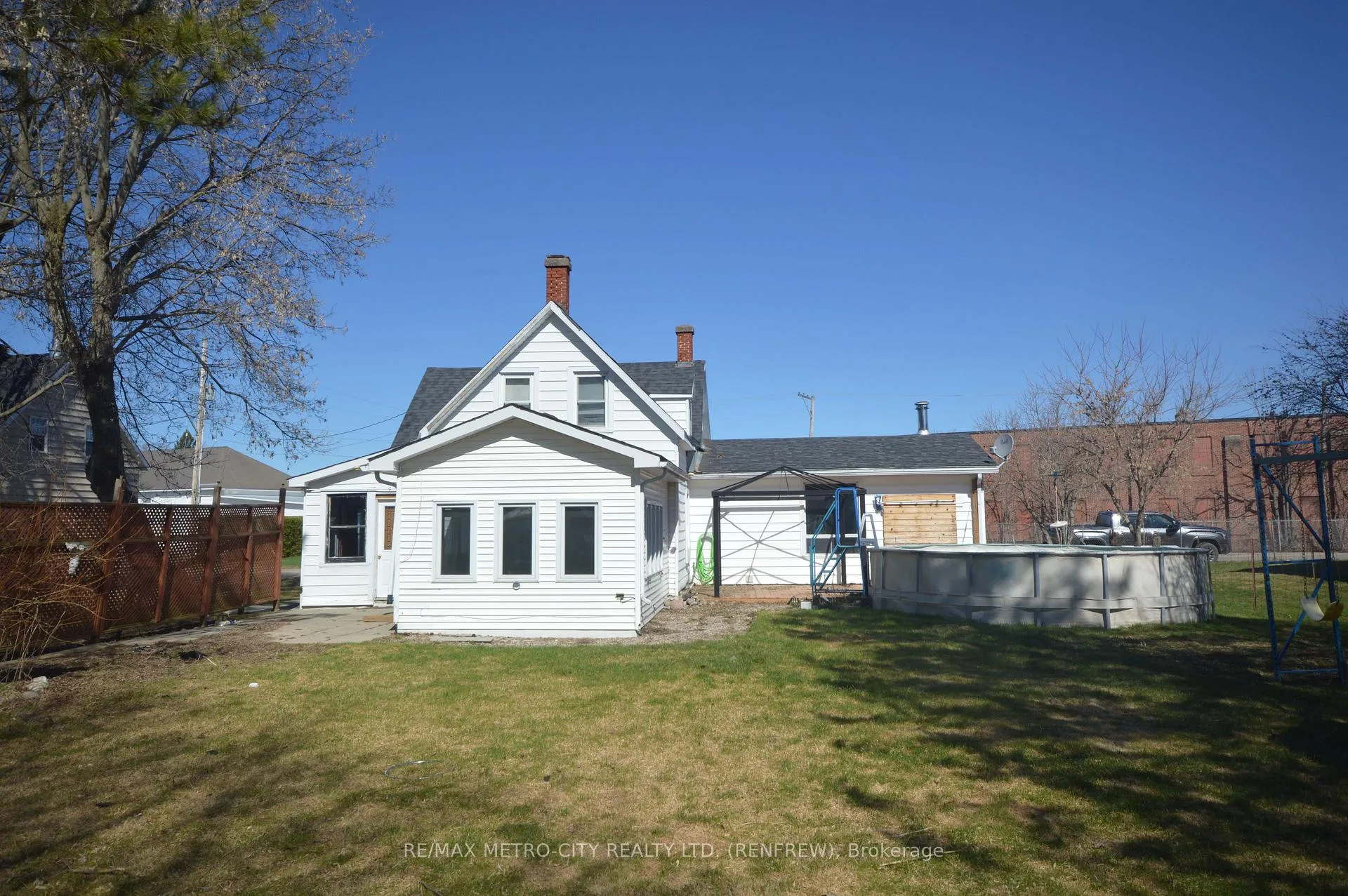 Front of 235 Renfrew Avenue W
