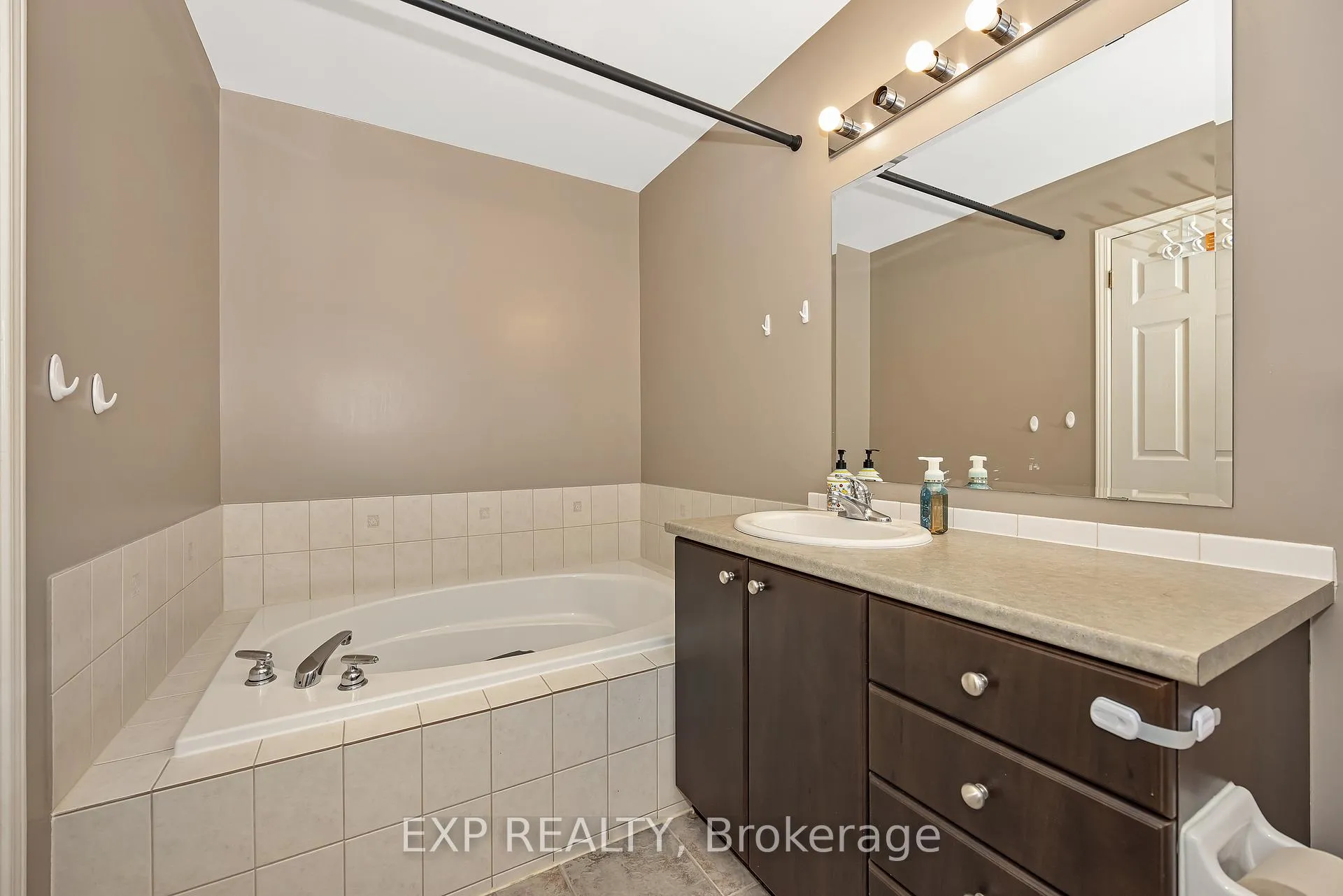 Photo 11 of 359 Bakewell Crescent, Ottawa, Barrhaven - Strandherd — HOMEH