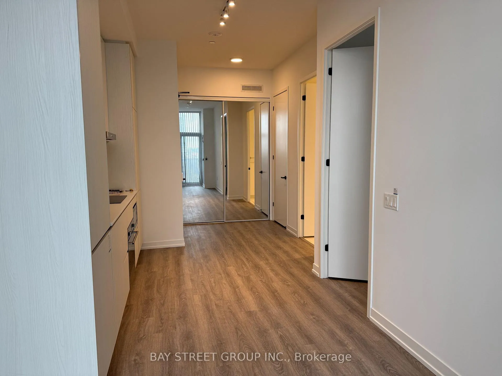 Photo 3 of Unit 612, 8 interchange Way, Vaughan, Vaughan Corporate Centre — HOMEH