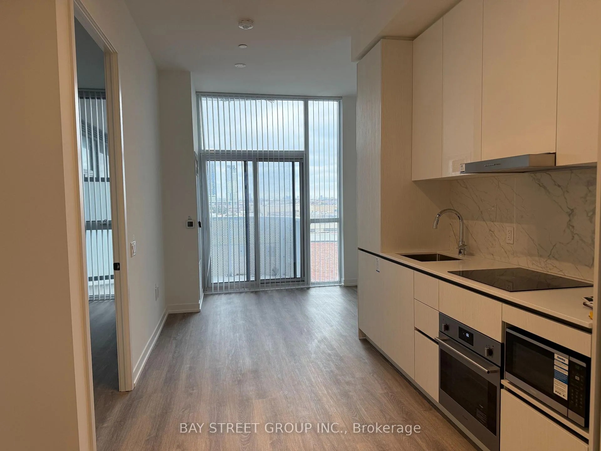 Photo 5 of Unit 612, 8 interchange Way, Vaughan, Vaughan Corporate Centre — HOMEH
