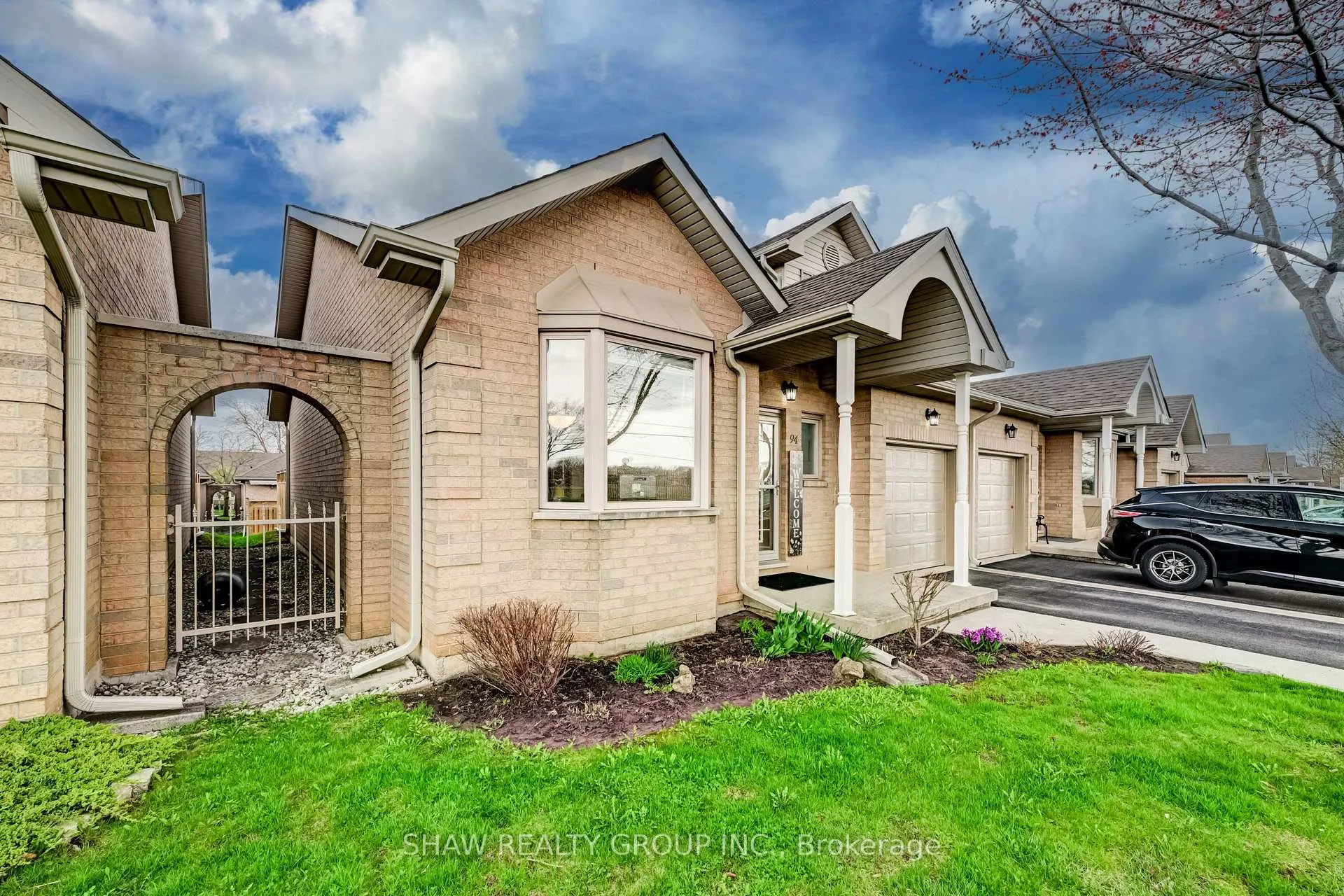 Photo 3 of Unit 44, 94 Greentrail Drive, Hamilton, Twenty Place — HOMEH