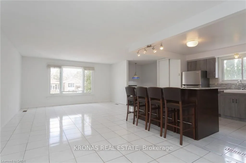 Photo 2 of 2303 Malcolm Crescent, Burlington, Brant Hills — HOMEH