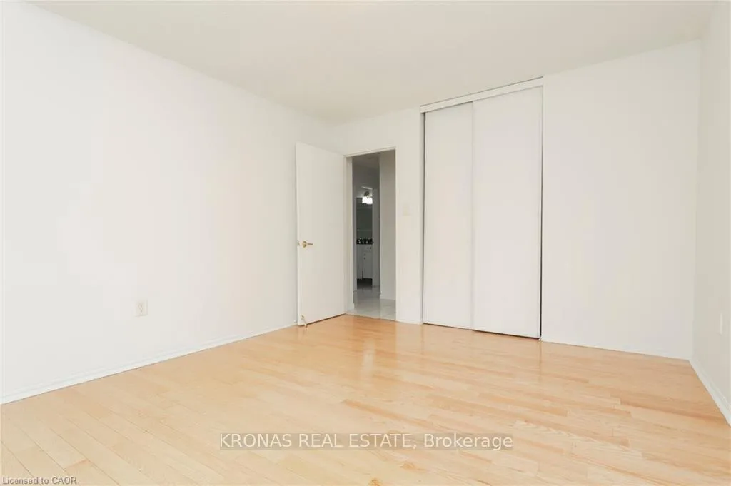 Photo 8 of 2303 Malcolm Crescent, Burlington, Brant Hills — HOMEH