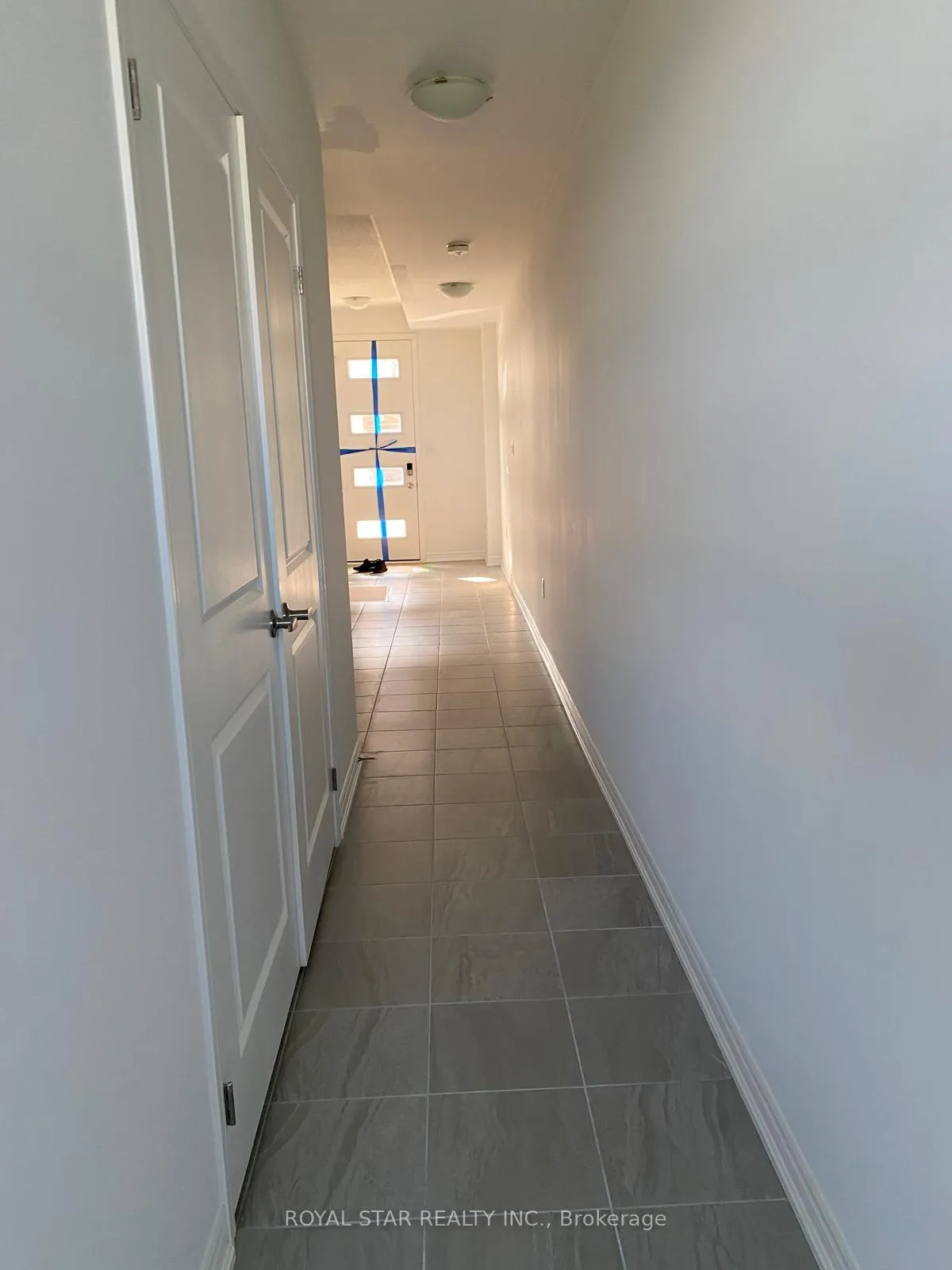 Photo 2 of 138 Keppel Circle, Brampton, Northwest Brampton — HOMEH