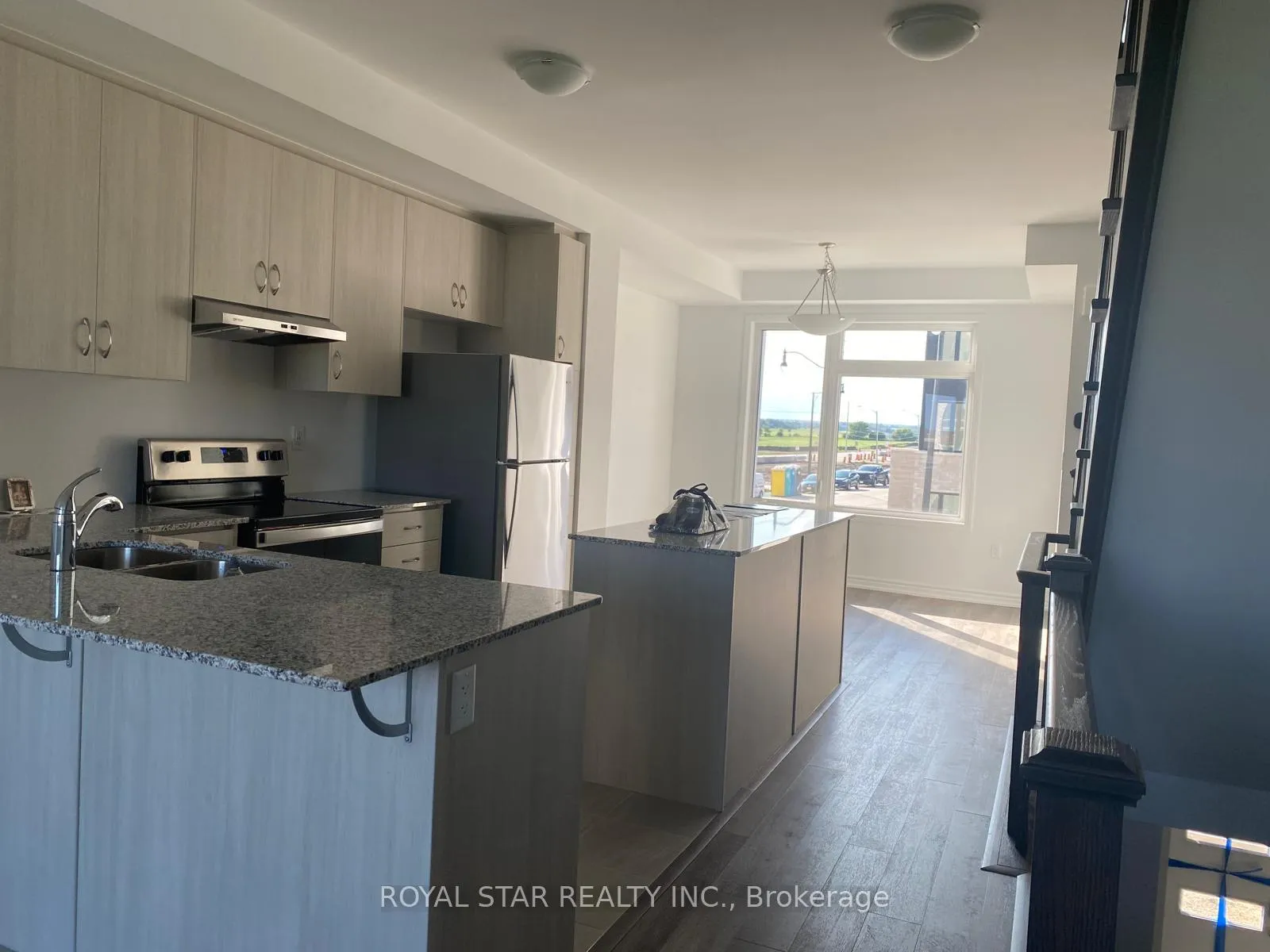 Photo 5 of 138 Keppel Circle, Brampton, Northwest Brampton — HOMEH